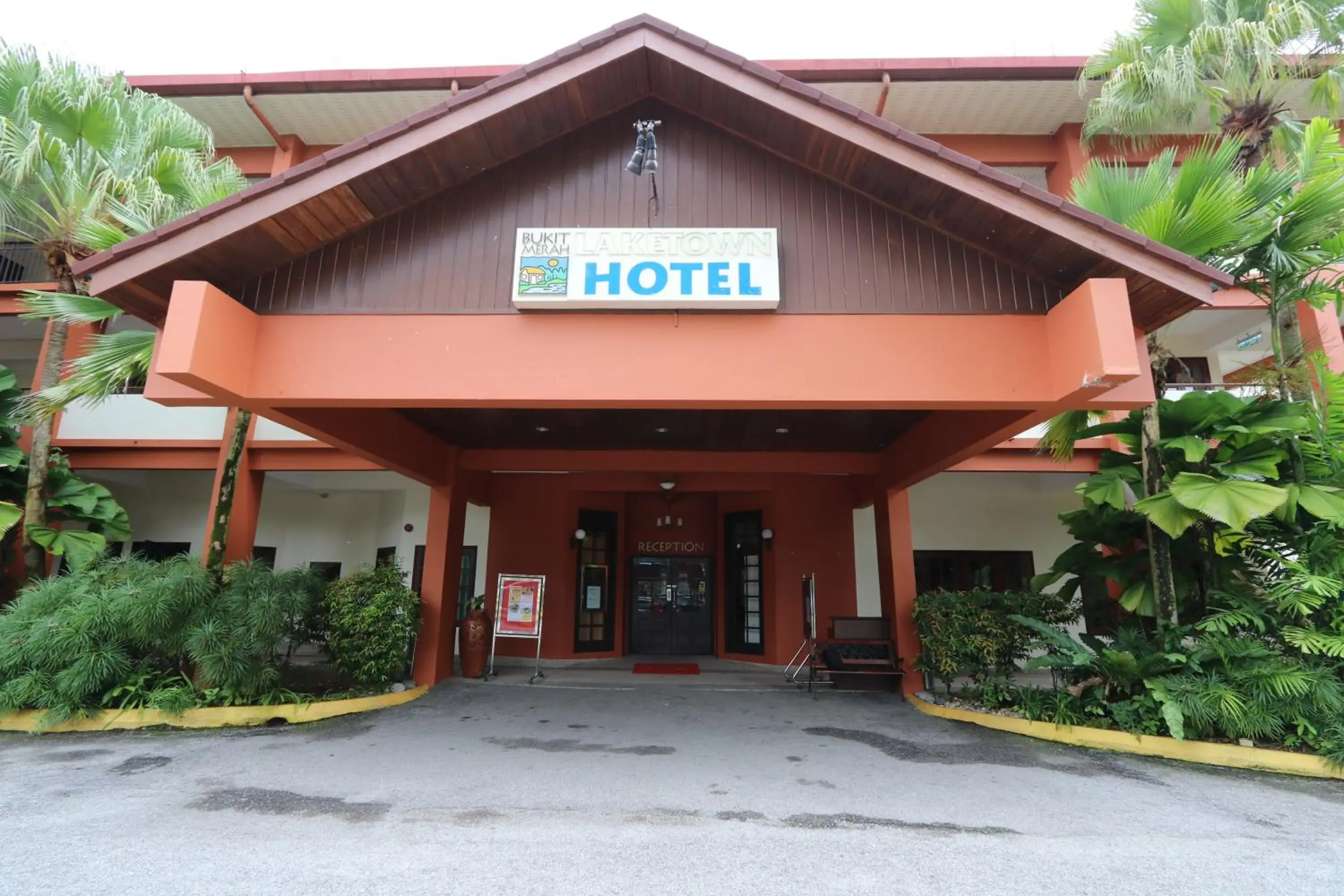 Property building in Bukit Merah Laketown Resort Property building in Bukit Merah Laketown Resort