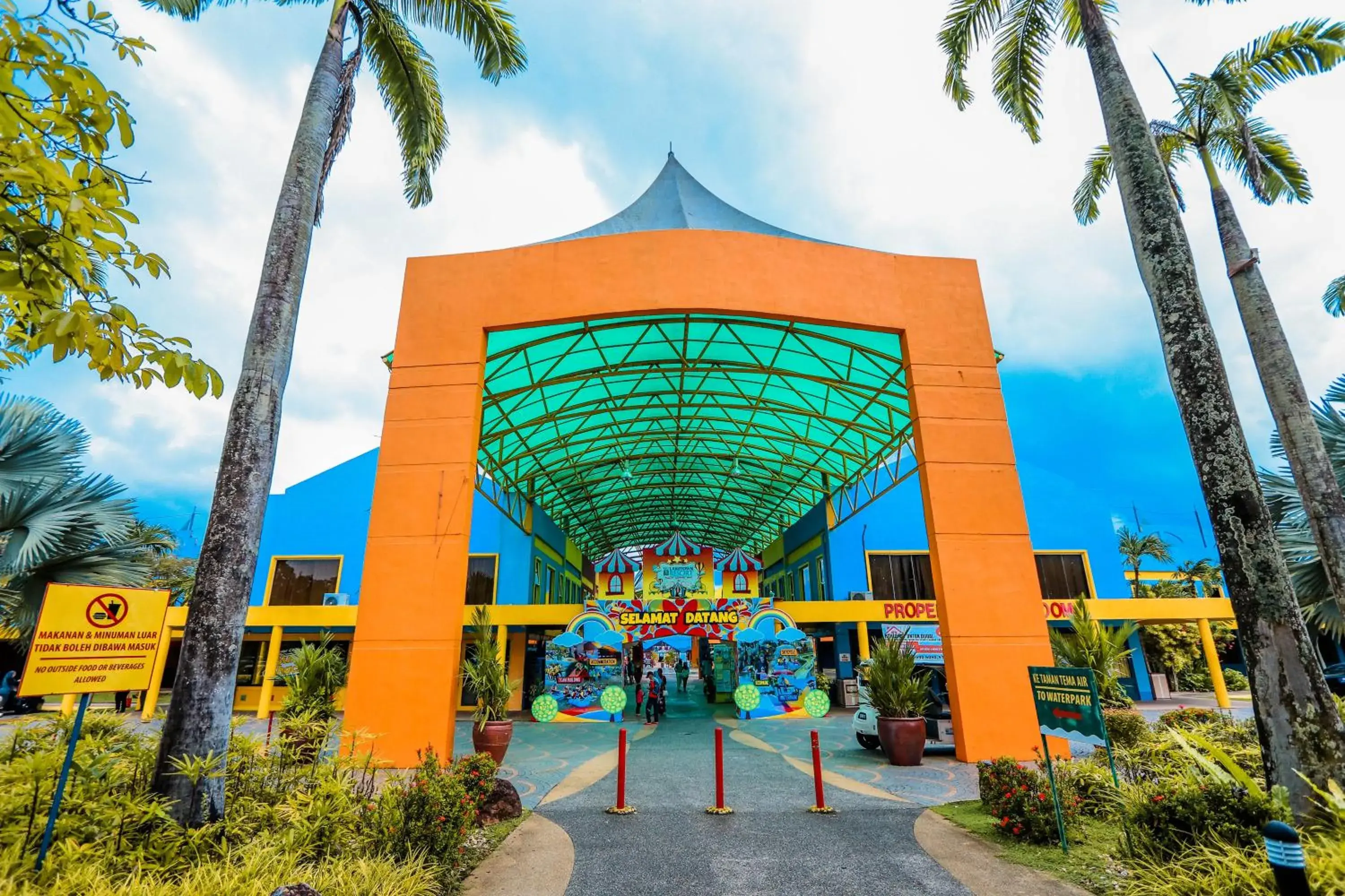 Property building in Bukit Merah Laketown Resort Property building in Bukit Merah Laketown Resort