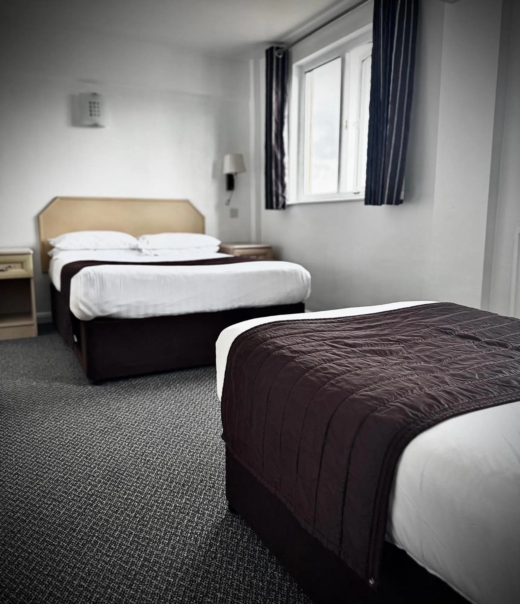 Bedroom, Bed in St George Hotel Rochester-Chatham