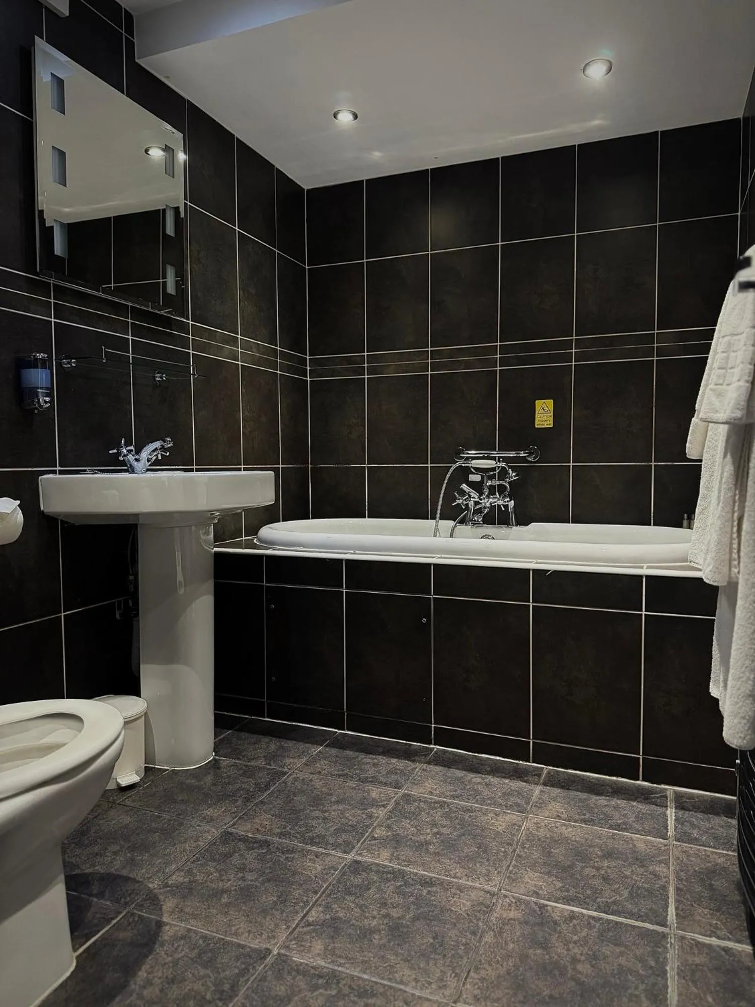 Bathroom in St George Hotel Rochester-Chatham