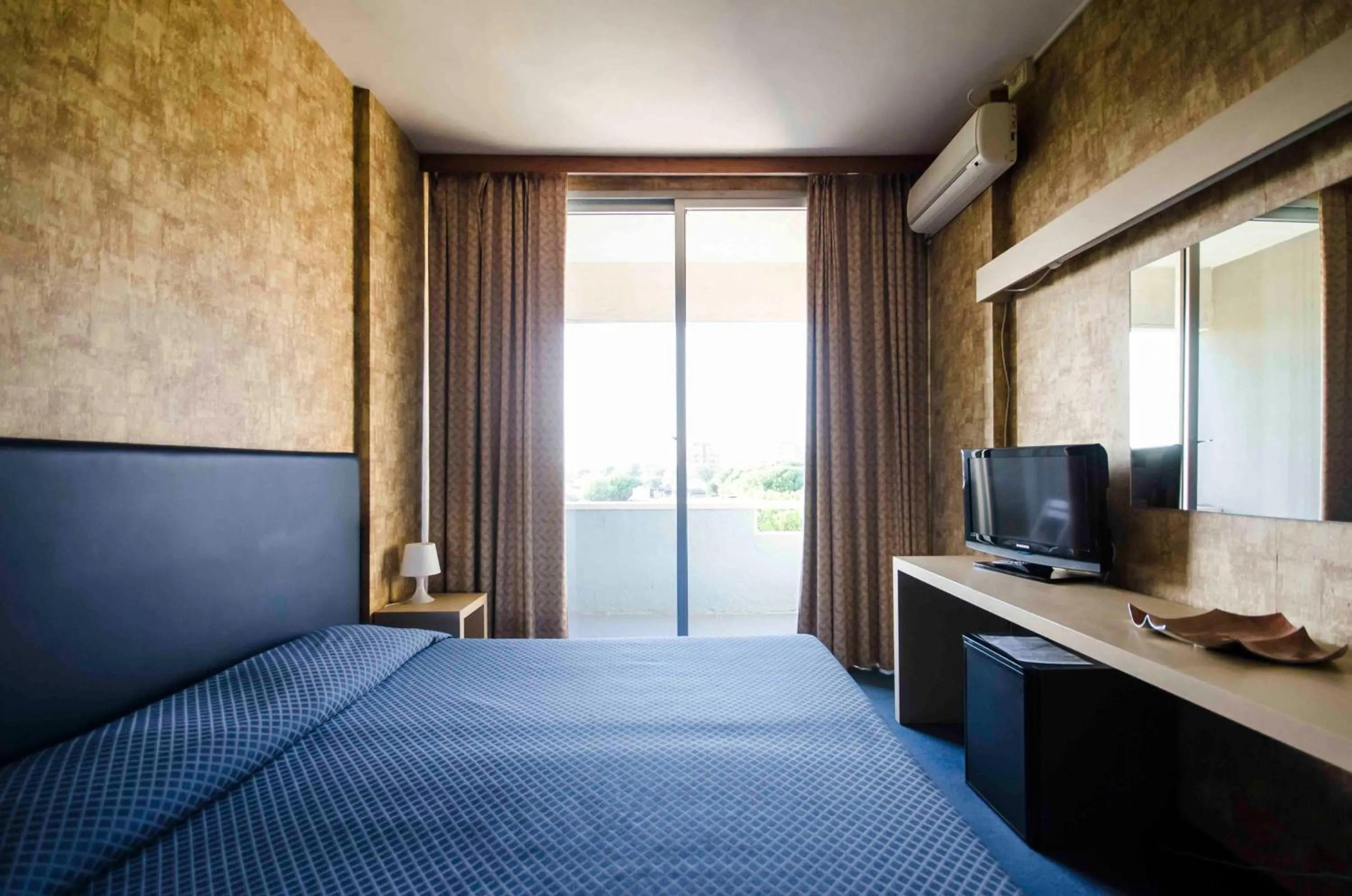 Photo of the whole room, Bed in Grand Hotel Helios