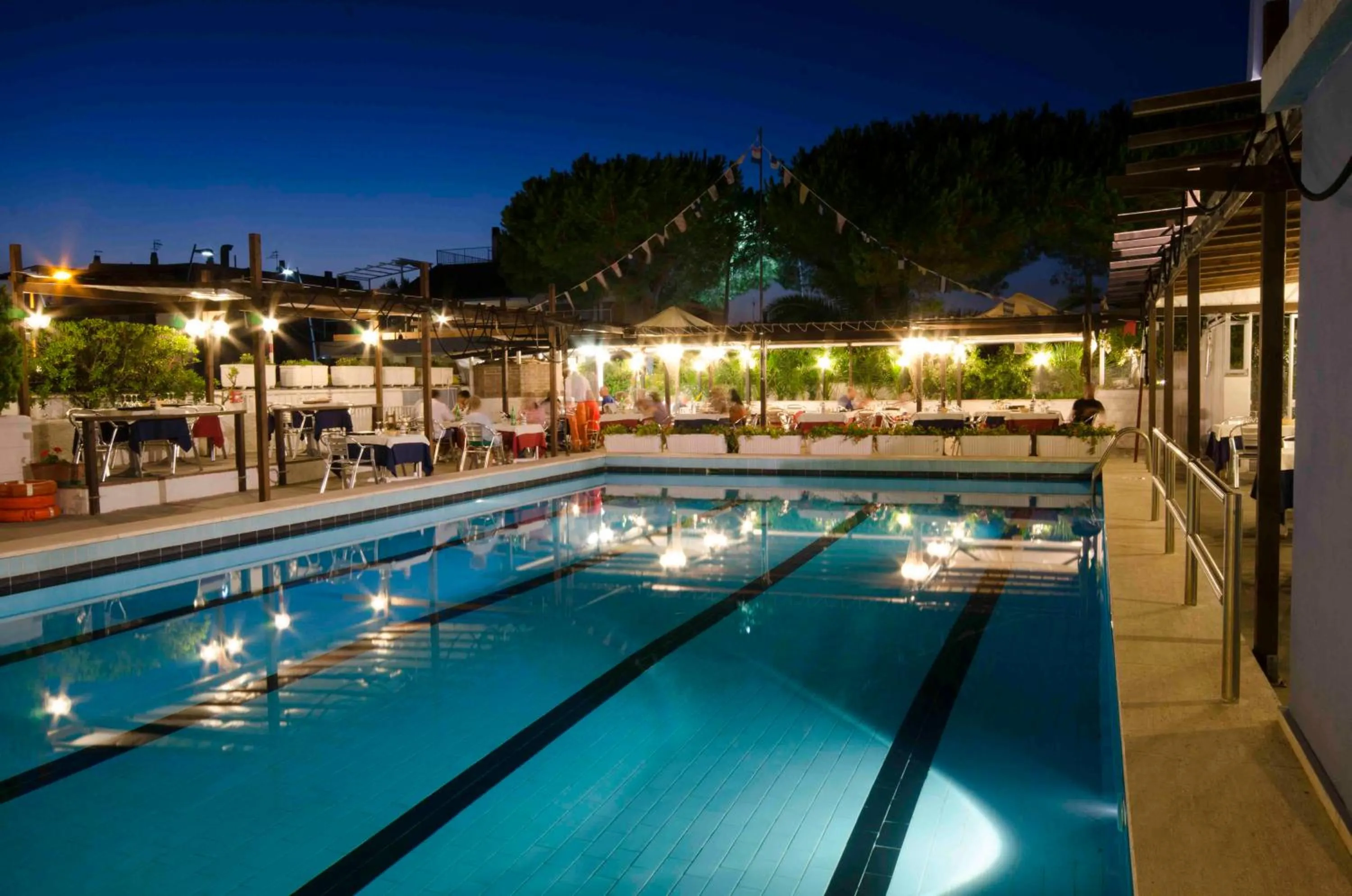 Restaurant/places to eat in Grand Hotel Helios