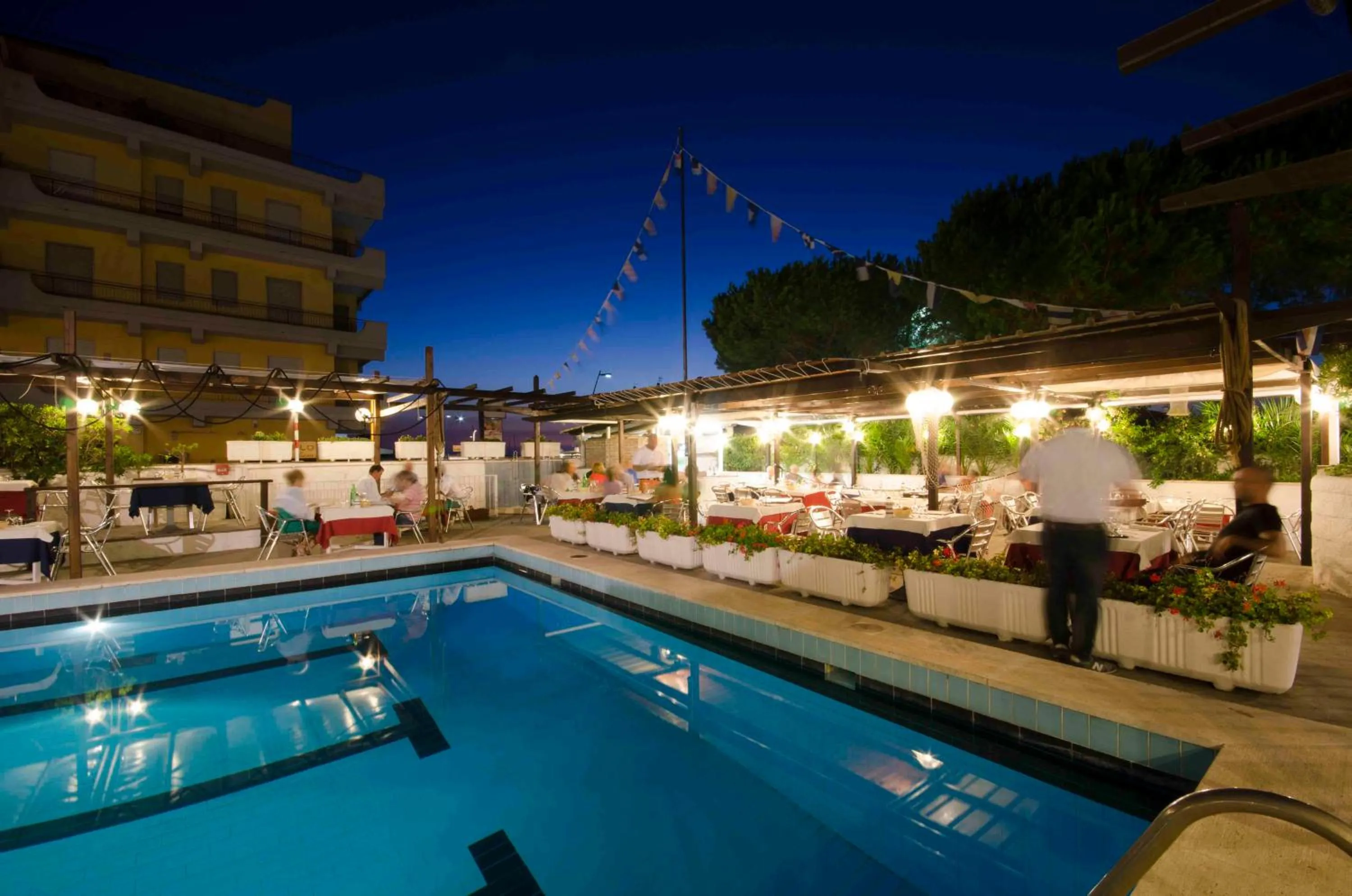 Restaurant/places to eat in Grand Hotel Helios