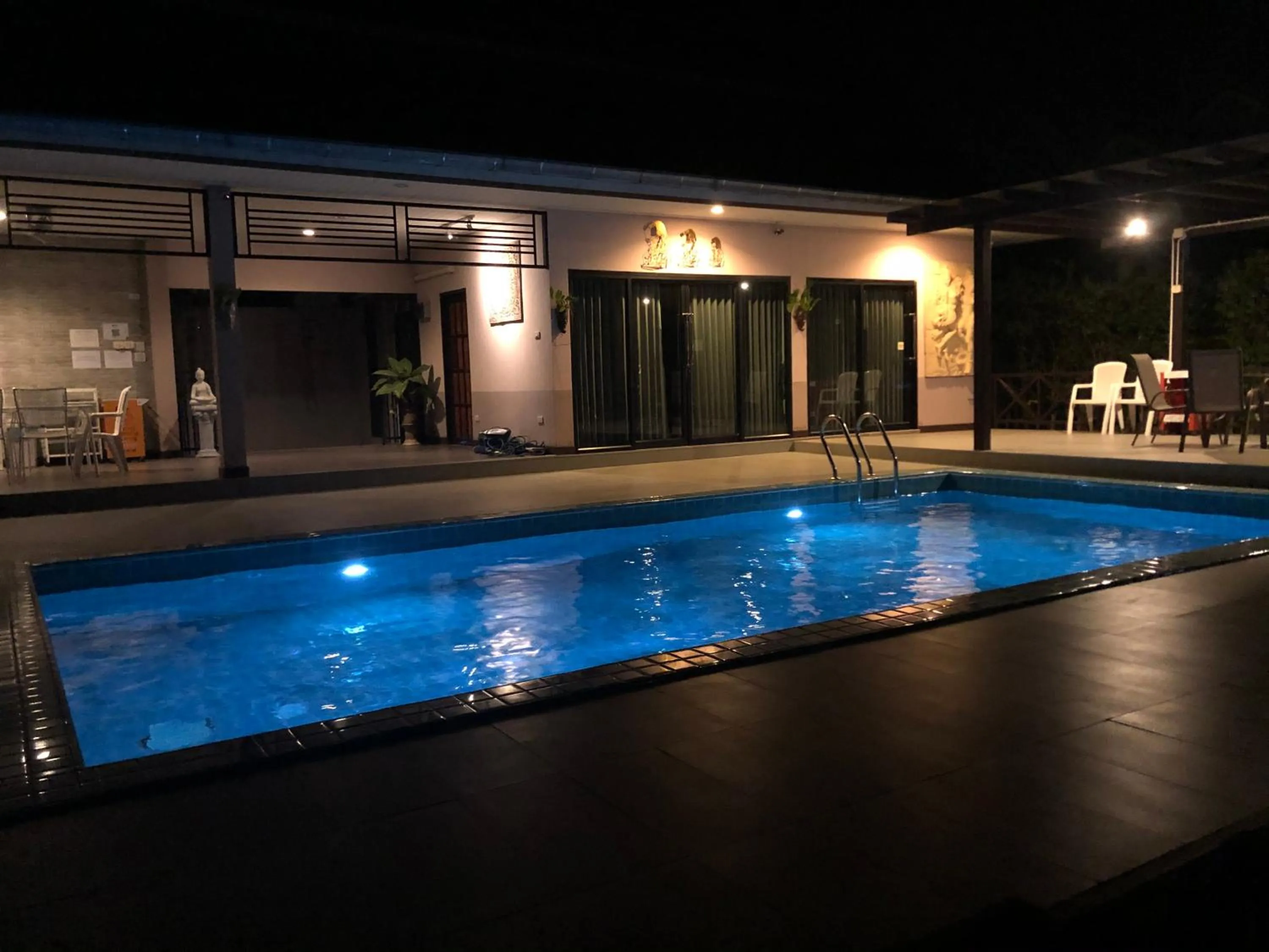 Swimming pool in Suporn Lakeview