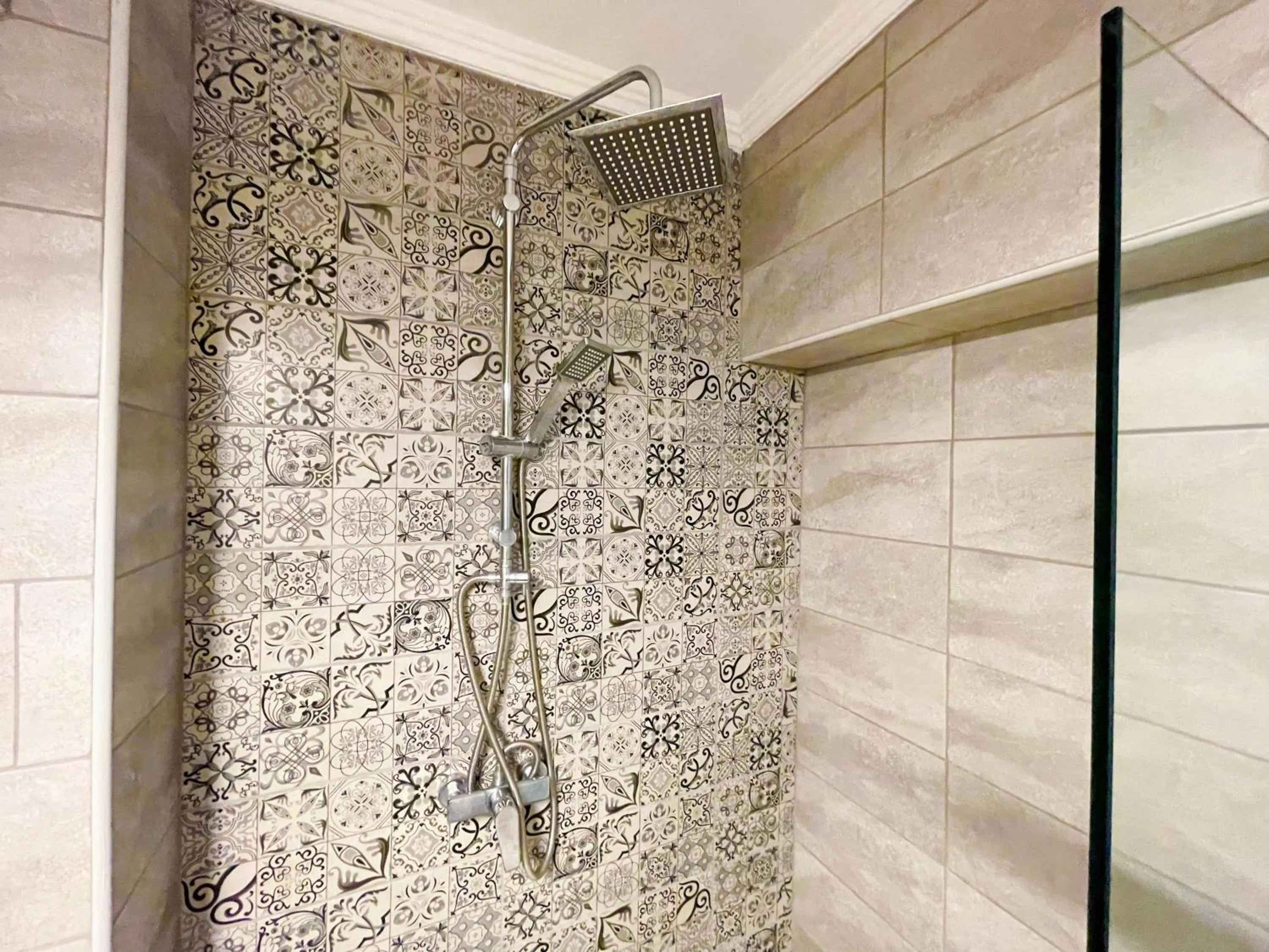 Shower in WSD Baia Acropolis Hotel Apartment