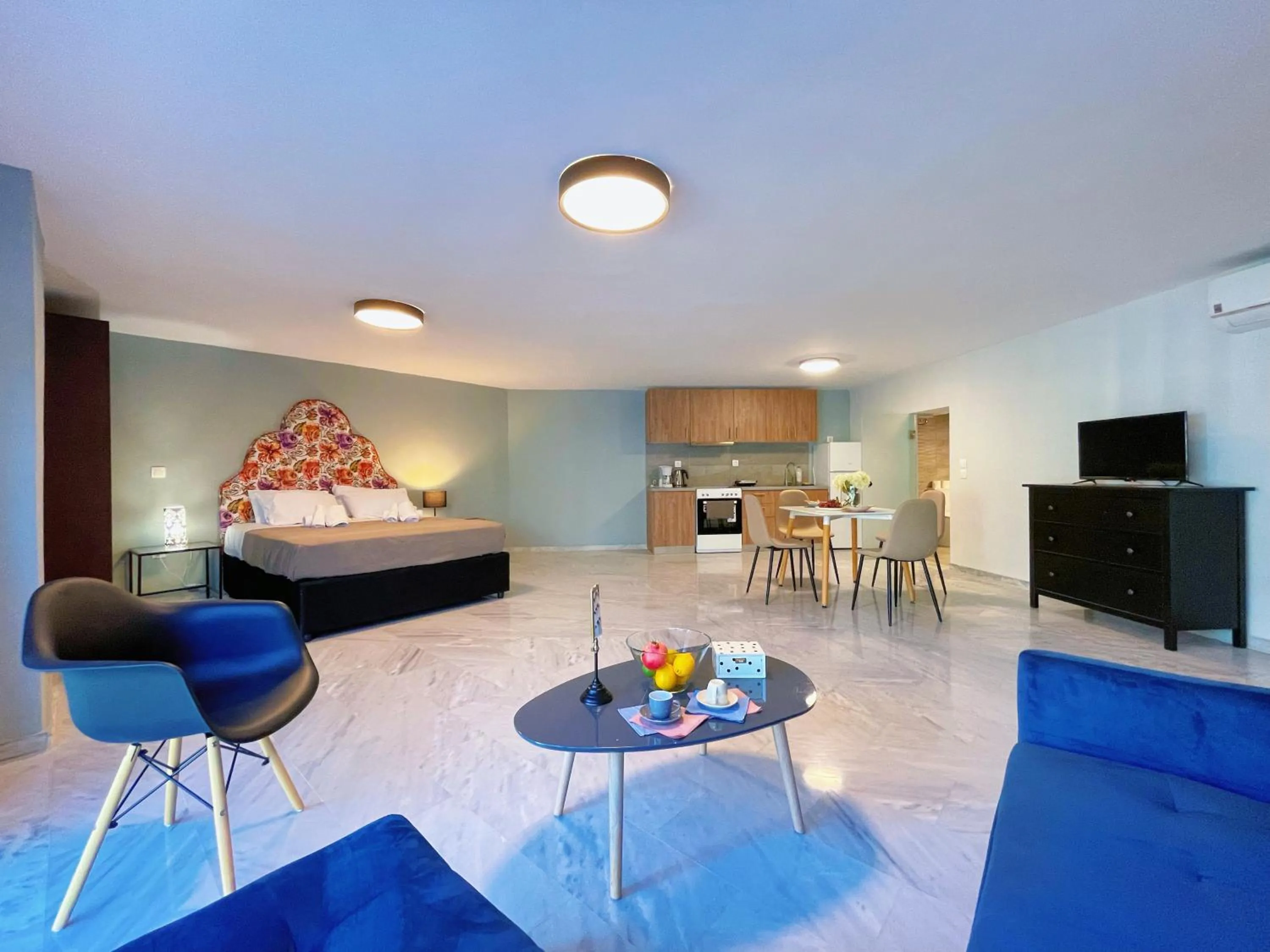 TV and multimedia in WSD Baia Acropolis Hotel Apartment