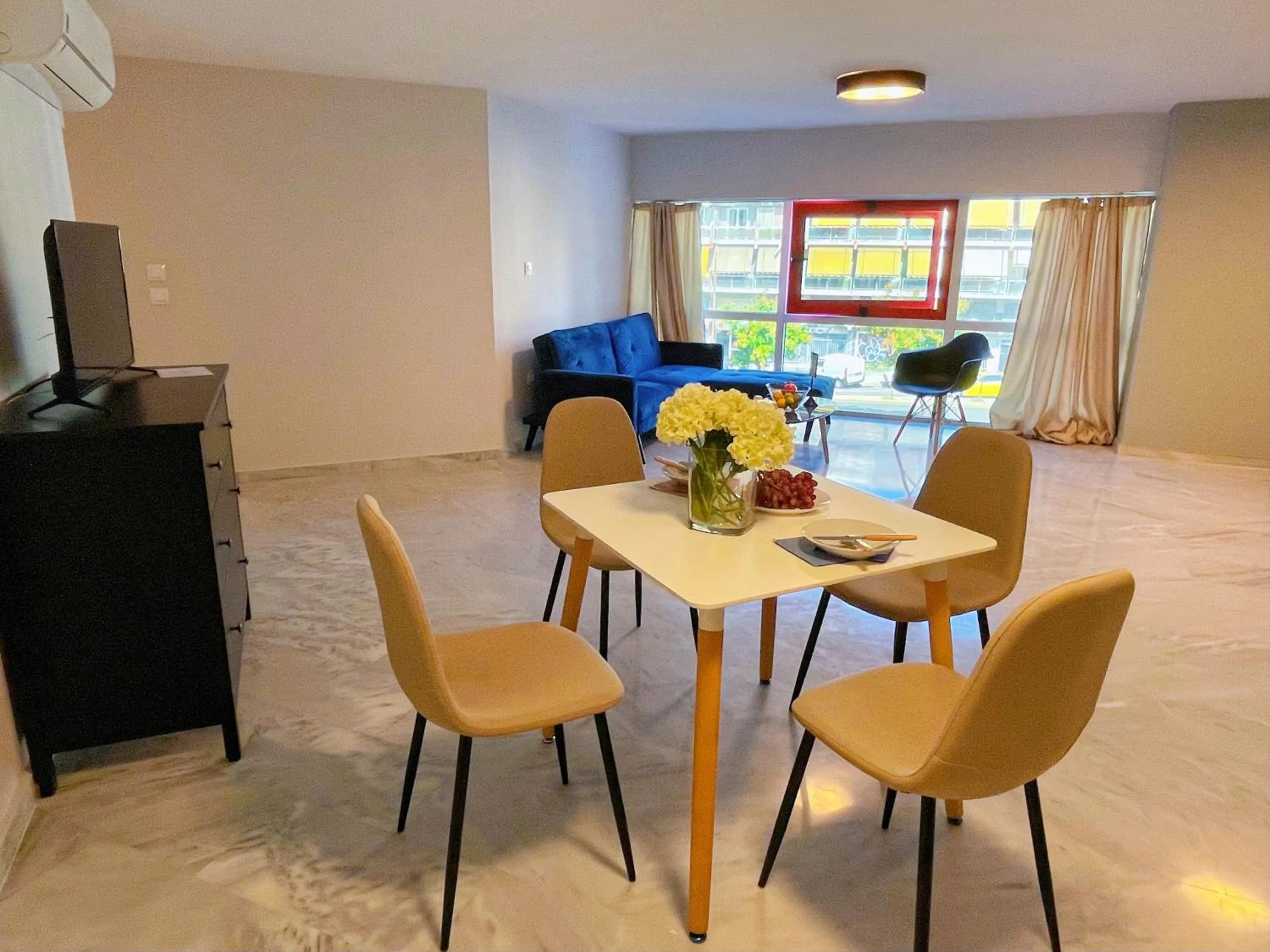 Dining area in WSD Baia Acropolis Hotel Apartment