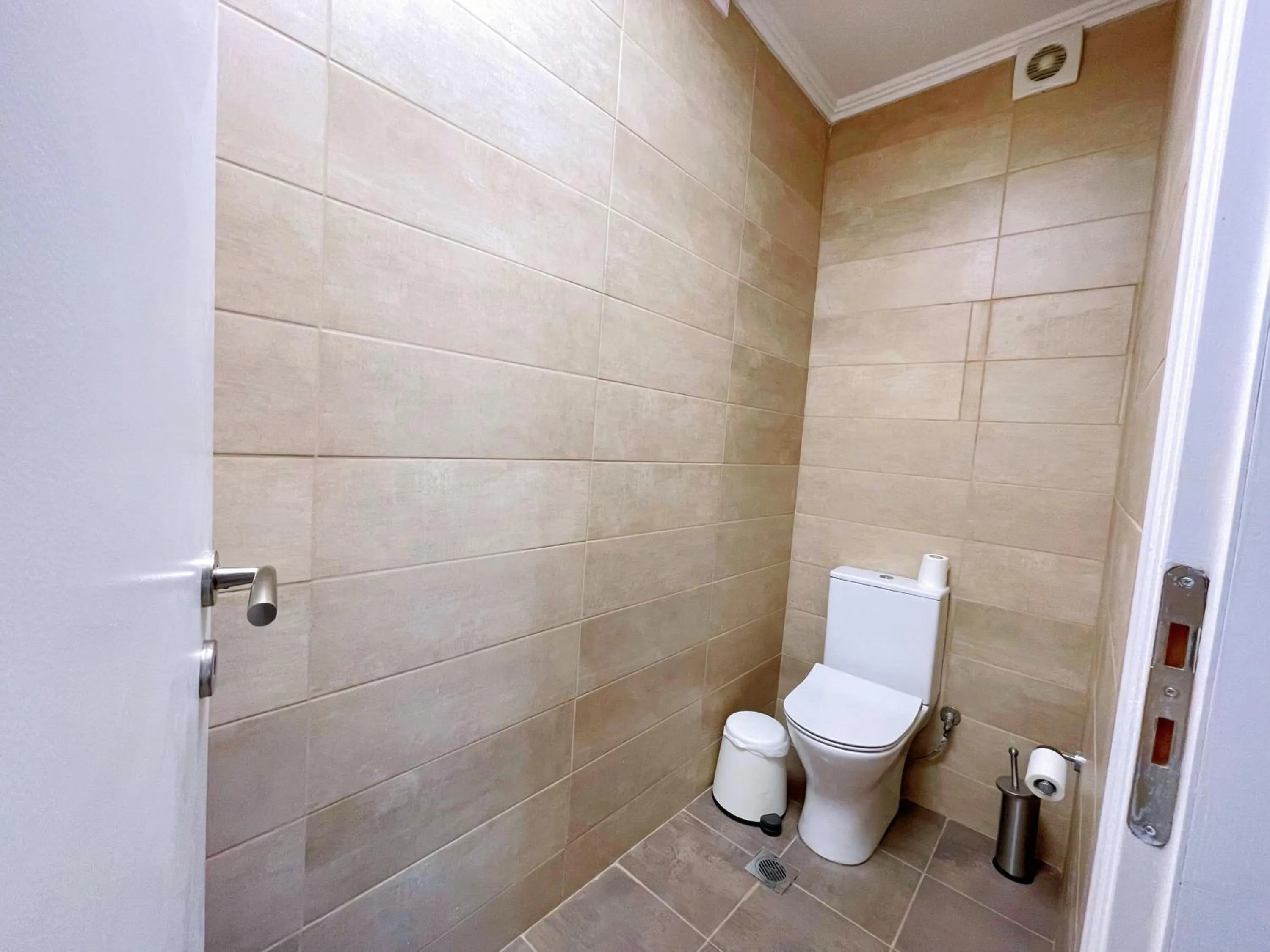 Toilet in WSD Baia Acropolis Hotel Apartment