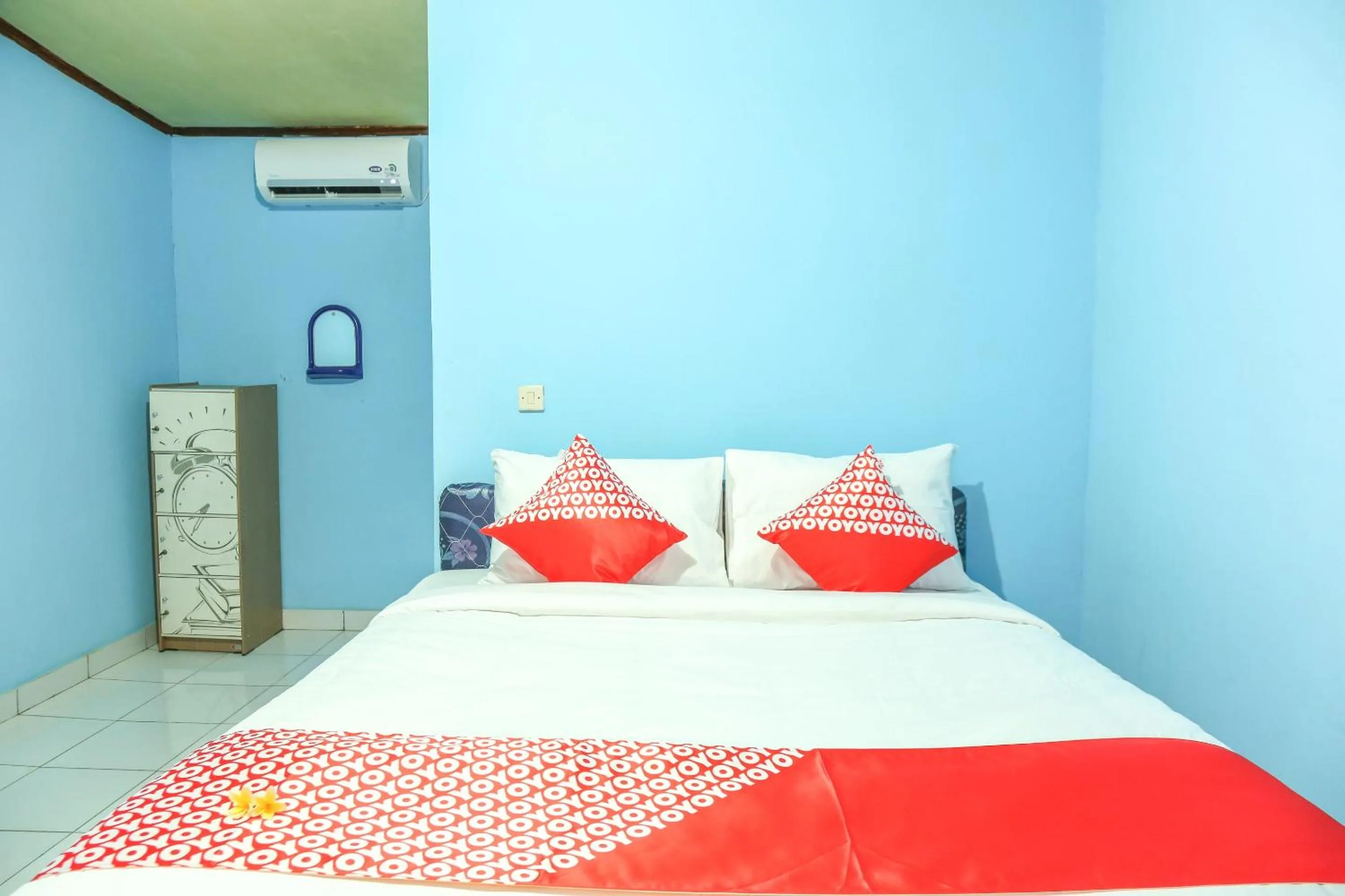 Bedroom, Bed in OYO 1662 Zury Homestay