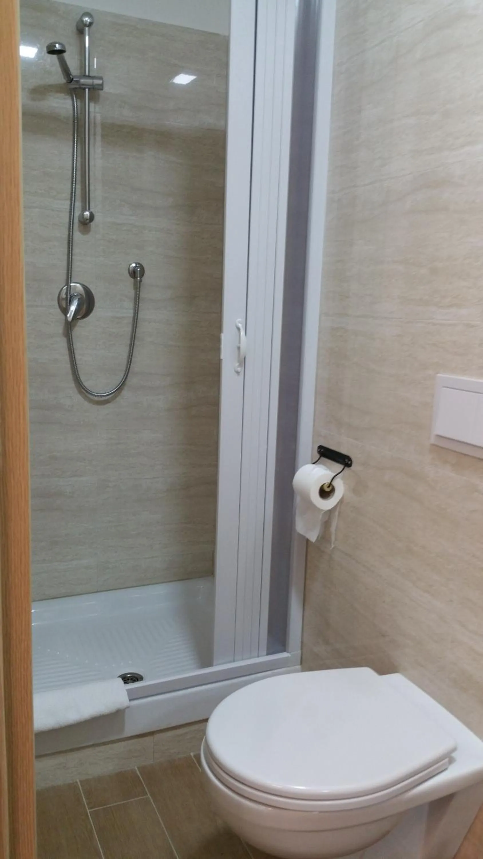 Shower in Hotel Tommaseo