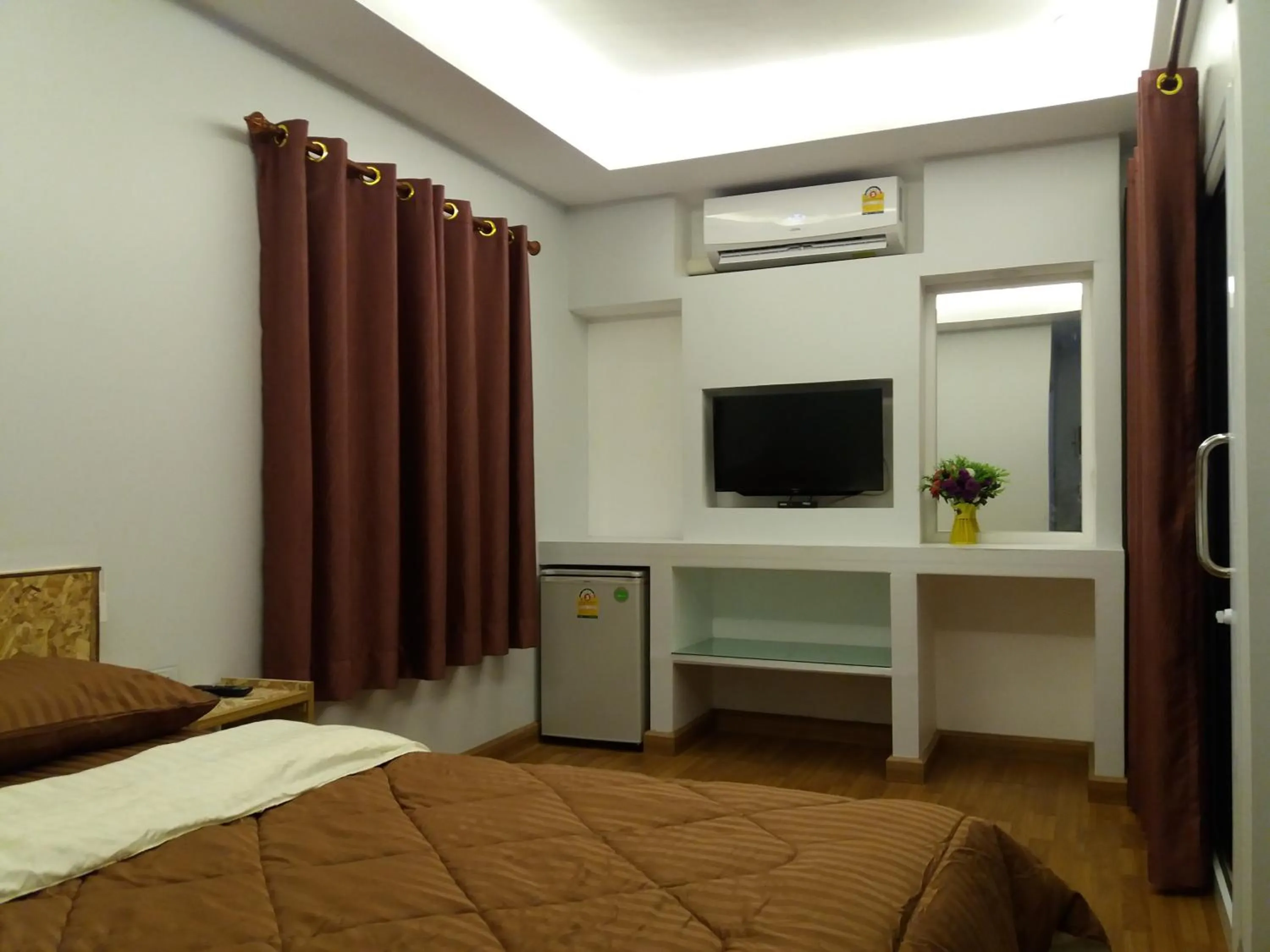 Facade/entrance, Bed in Heuan Na Khee