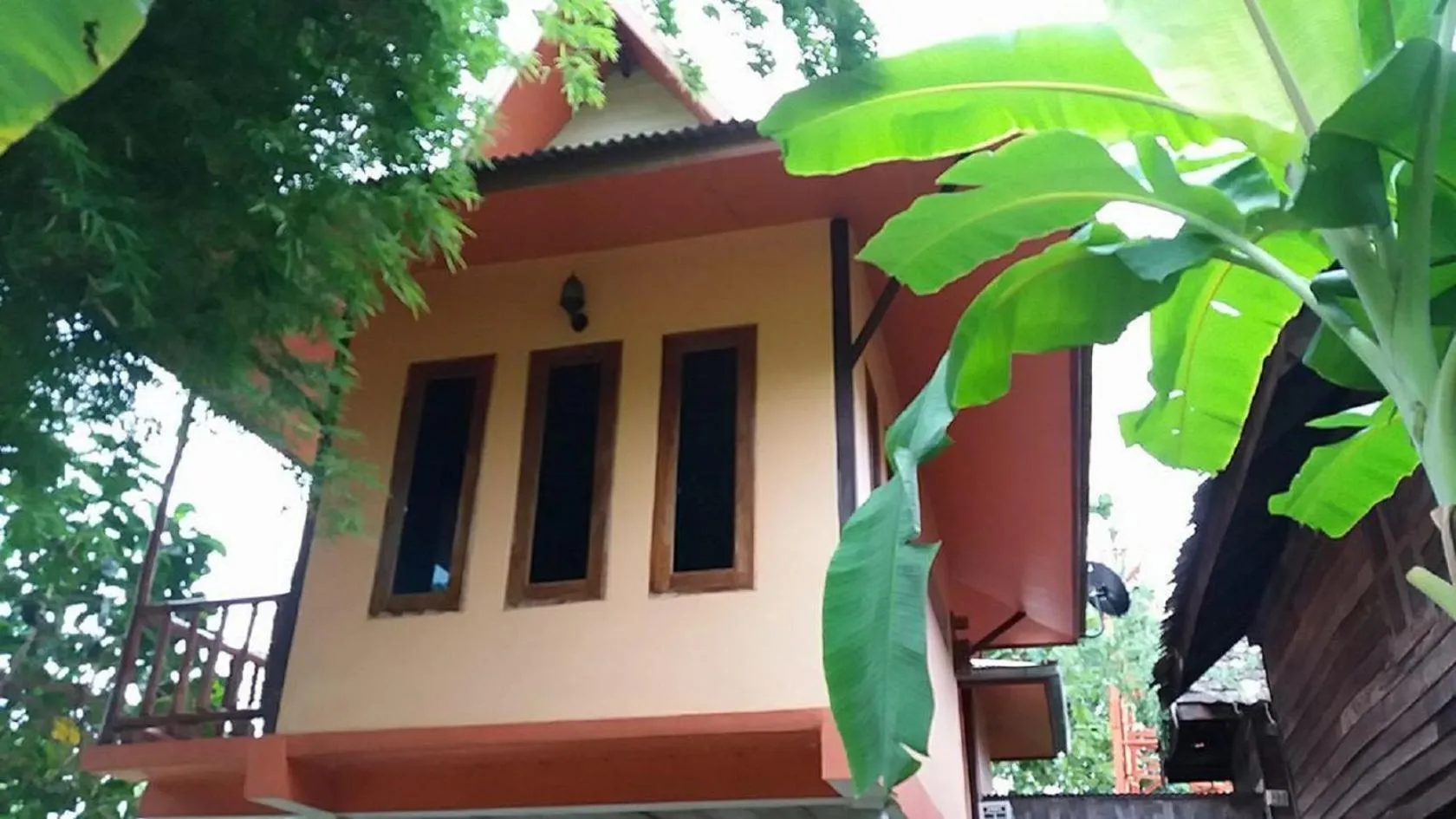 Property building in Heuan Na Khee