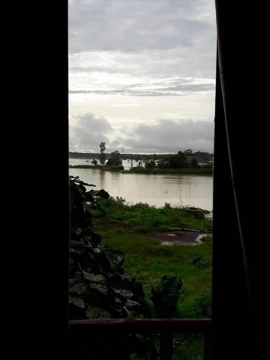 River view in Heuan Na Khee