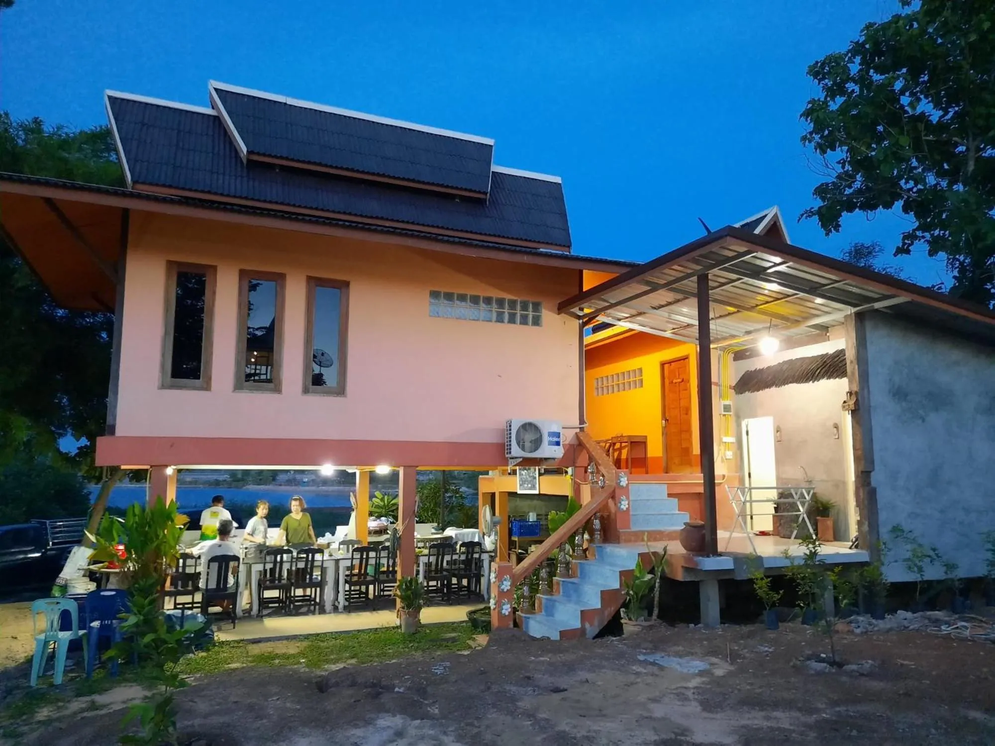 Restaurant/places to eat in Heuan Na Khee