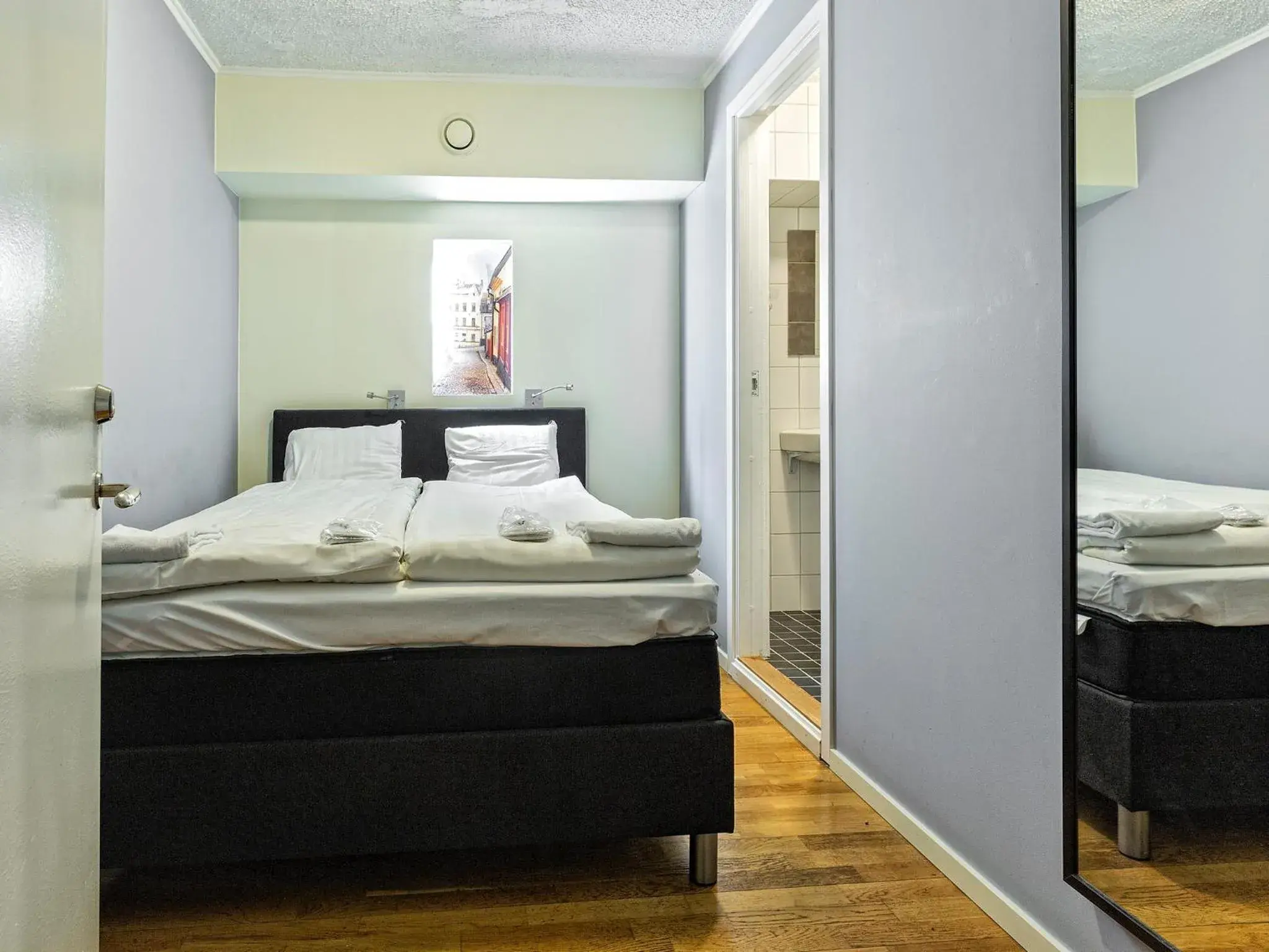 Double or Twin Room with Shower (No window) in Mosebacke Hostel Double or Twin Room with Shower (No window) in Mosebacke Hostel