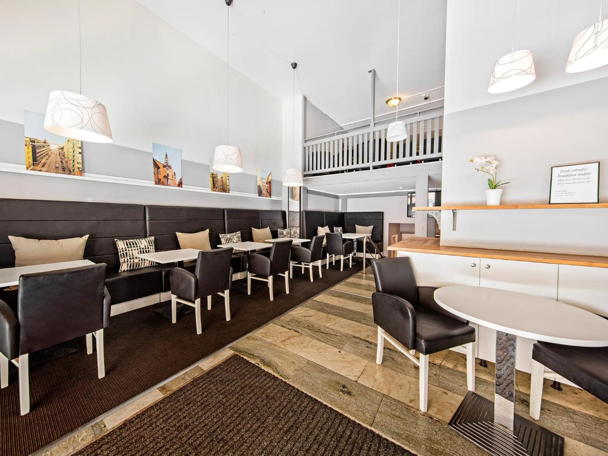 Communal lounge/ TV room in Mosebacke Hostel