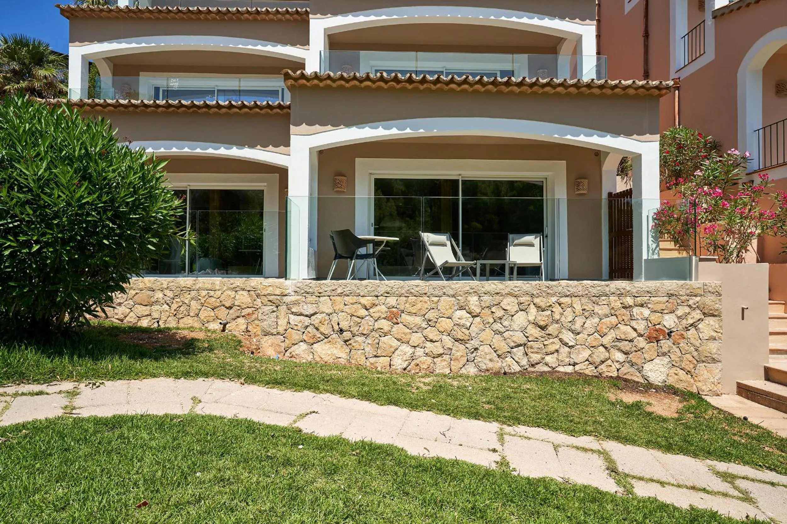 Garden view in Bahia Suites Camp de Mar