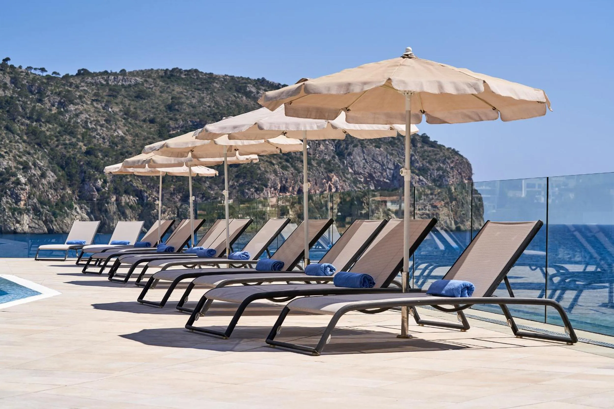 Swimming pool in Bahia Suites Camp de Mar