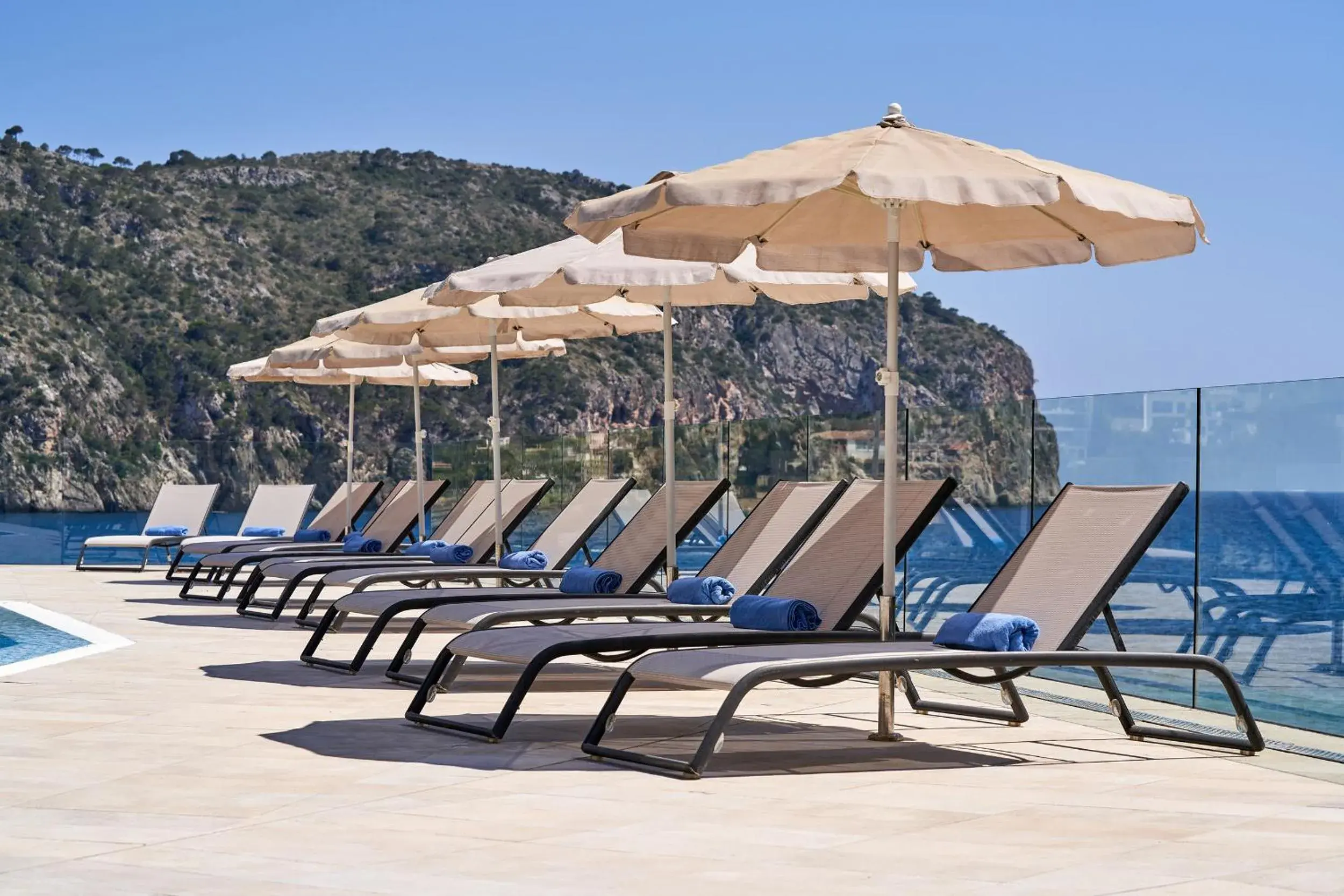 Swimming pool in Bahia Suites Camp de Mar Swimming pool in Bahia Suites Camp de Mar