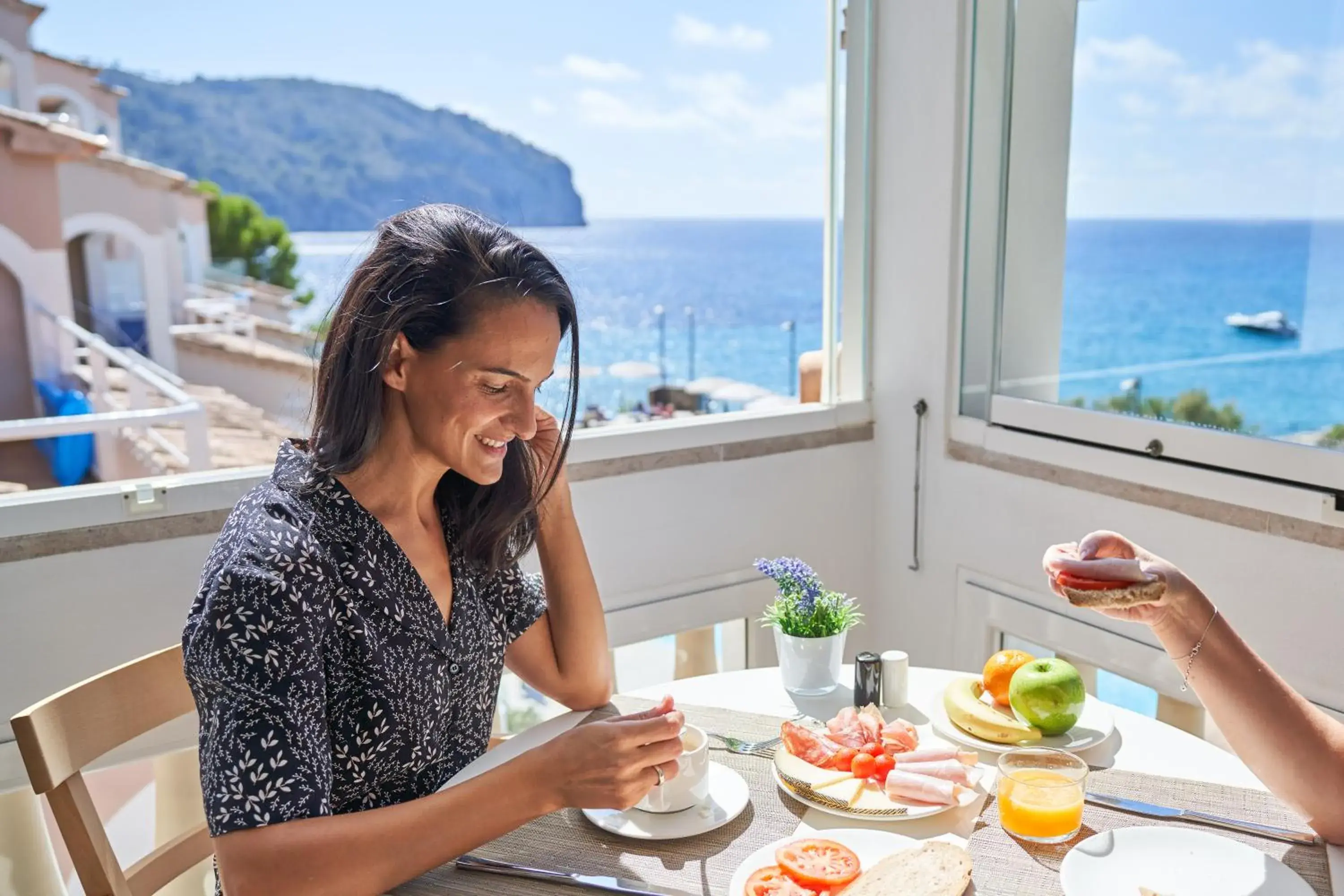 Food and drinks in Bahia Suites Camp de Mar Food and drinks in Bahia Suites Camp de Mar