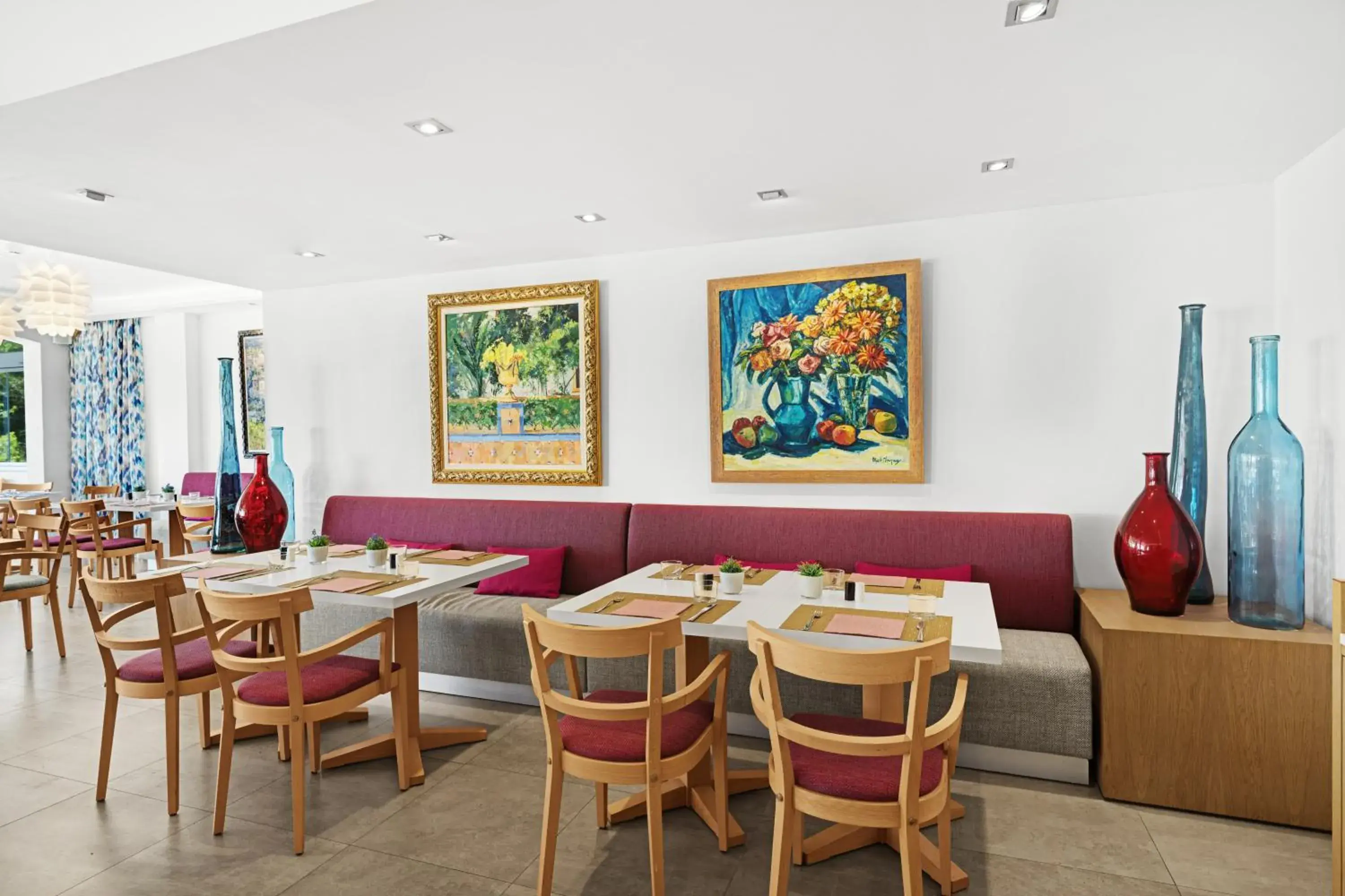 Restaurant/places to eat in Bahia Suites Camp de Mar Restaurant/places to eat in Bahia Suites Camp de Mar