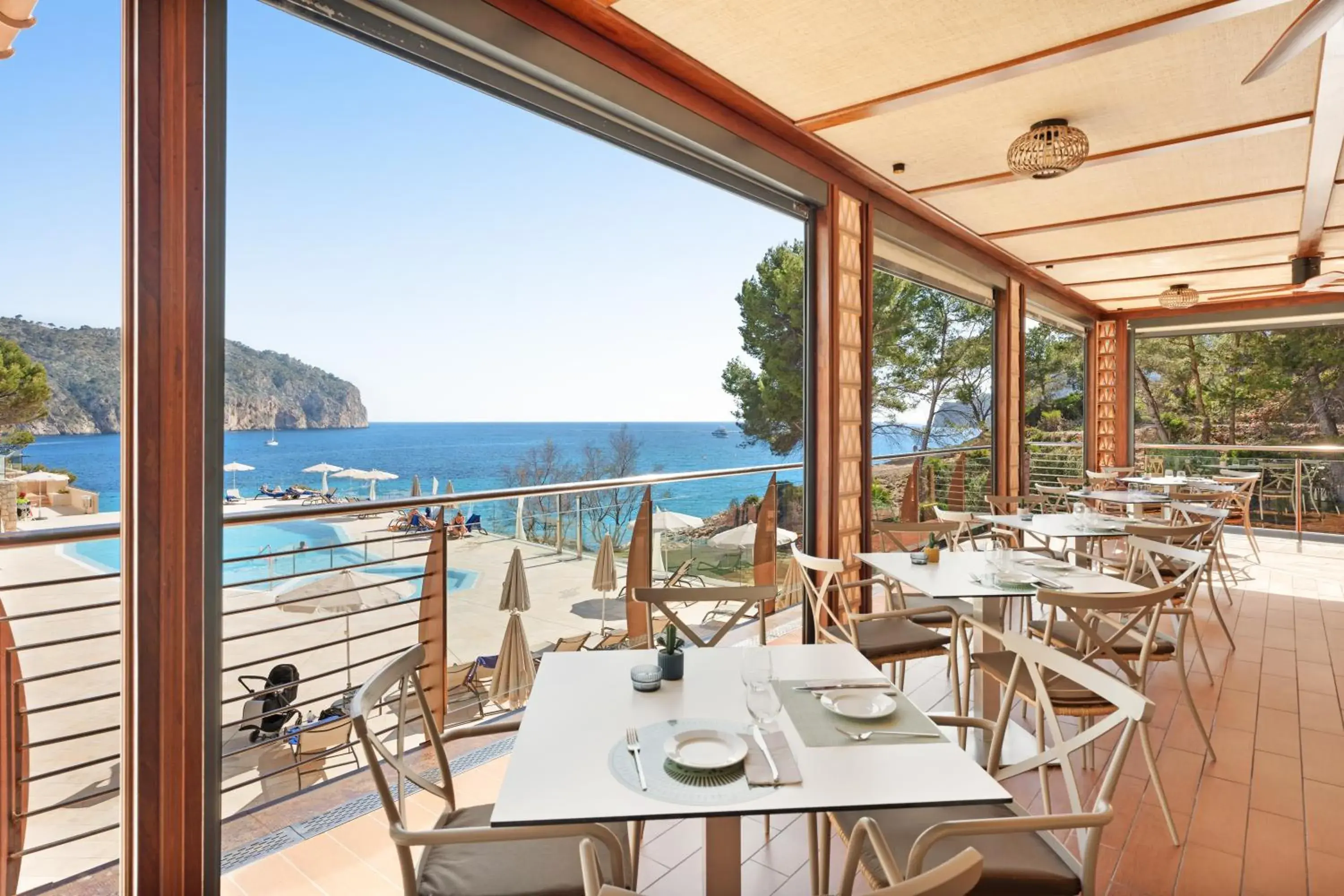Restaurant/places to eat in Bahia Suites Camp de Mar Restaurant/places to eat in Bahia Suites Camp de Mar