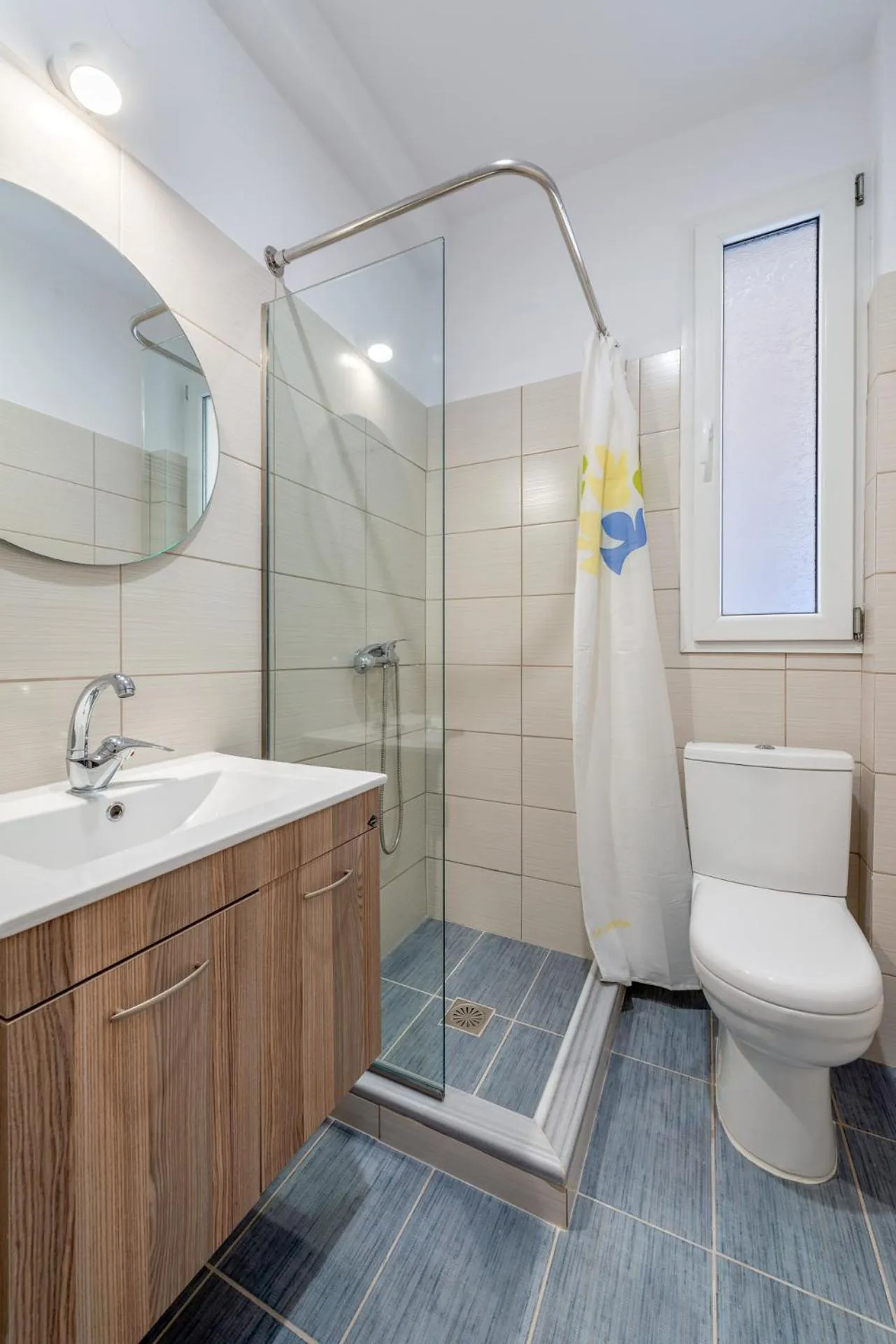 Shower in Egialion Iqia