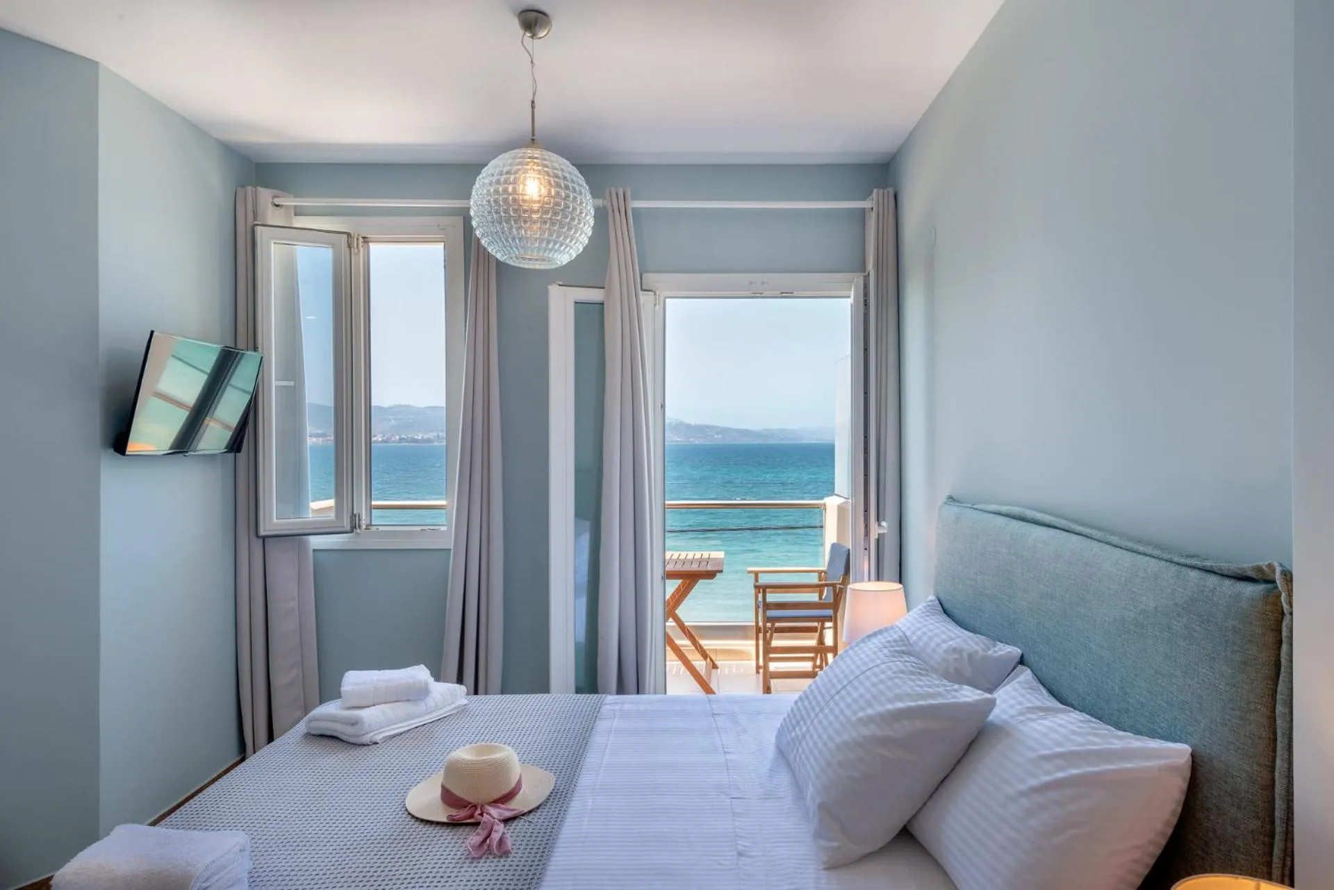 Balcony/Terrace, Bed in Egialion Iqia