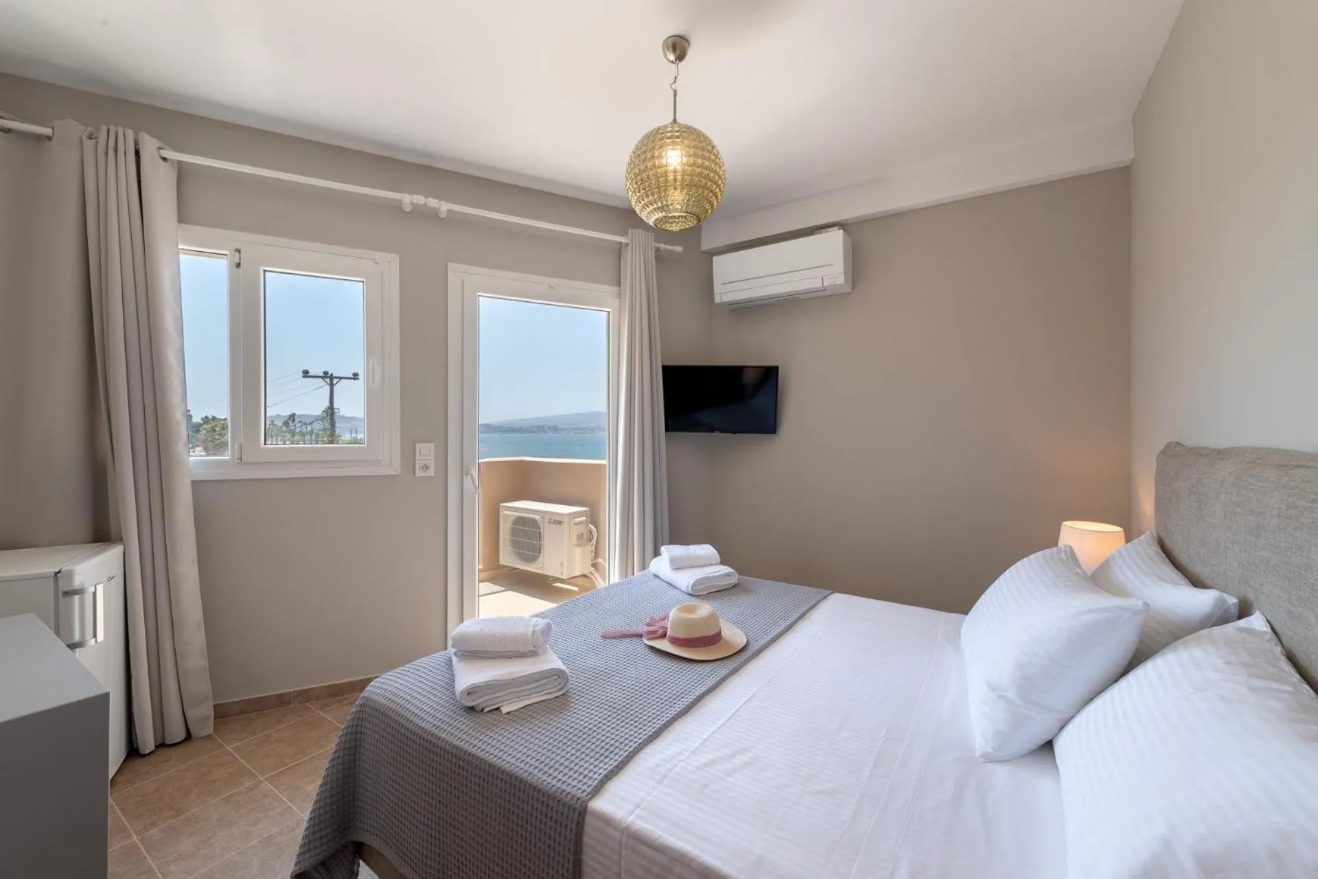 Photo of the whole room, Bed in Egialion Iqia