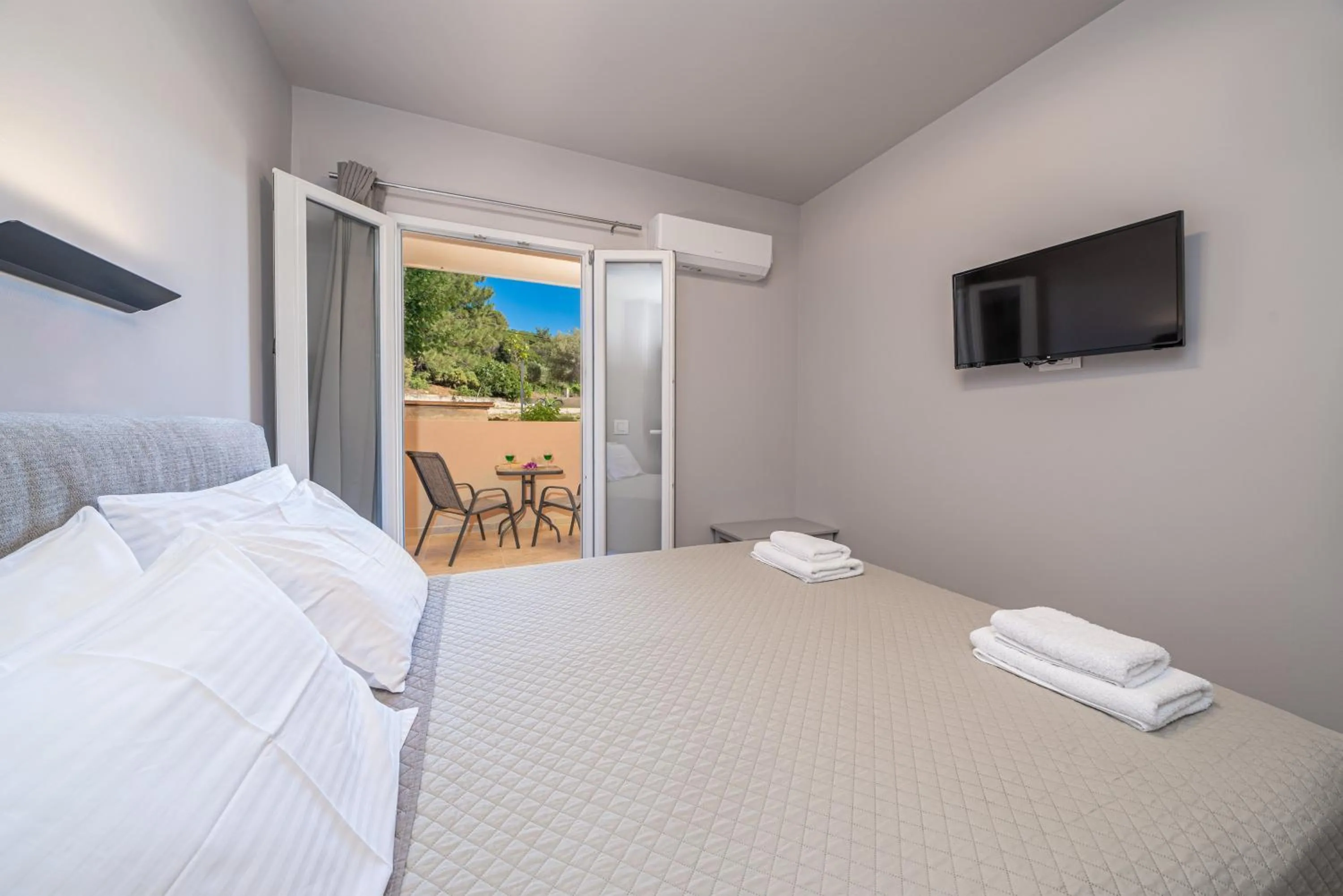 Bed in Egialion Iqia