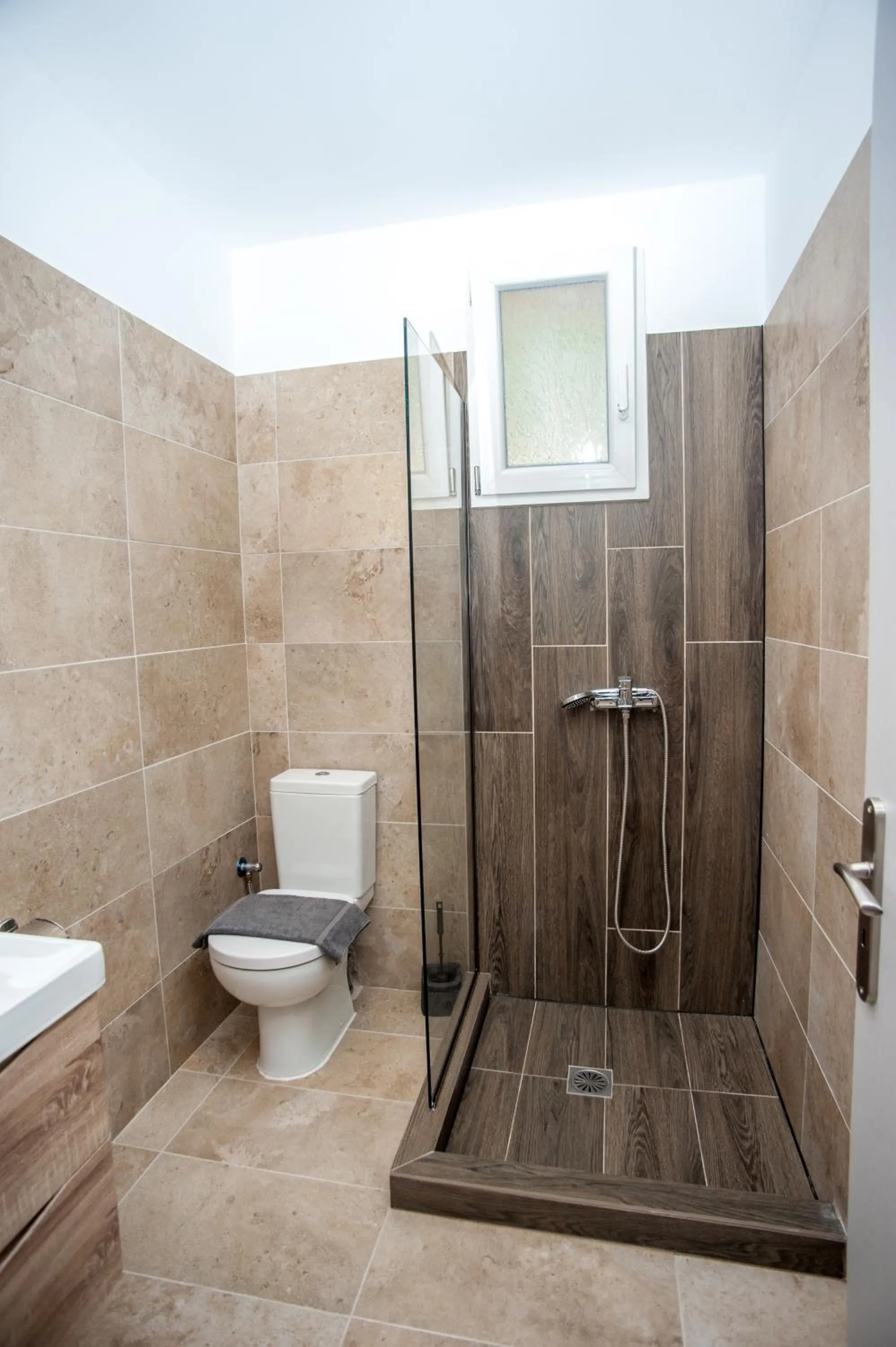 Shower in Egialion Iqia