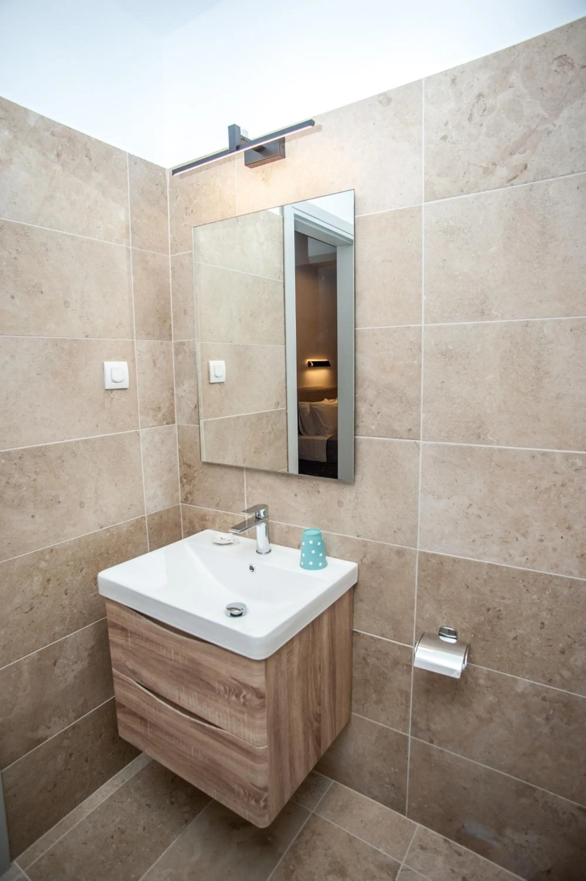 Shower in Egialion Iqia