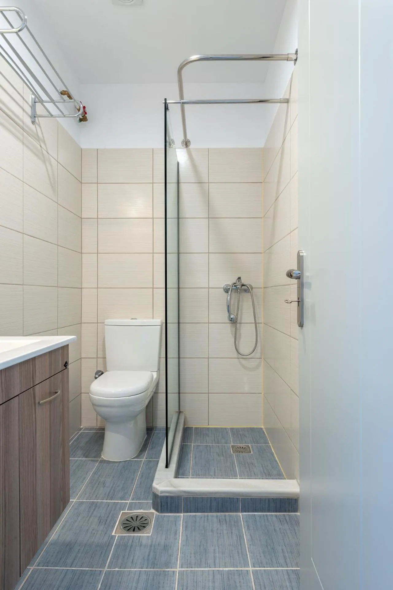 Shower in Egialion Iqia