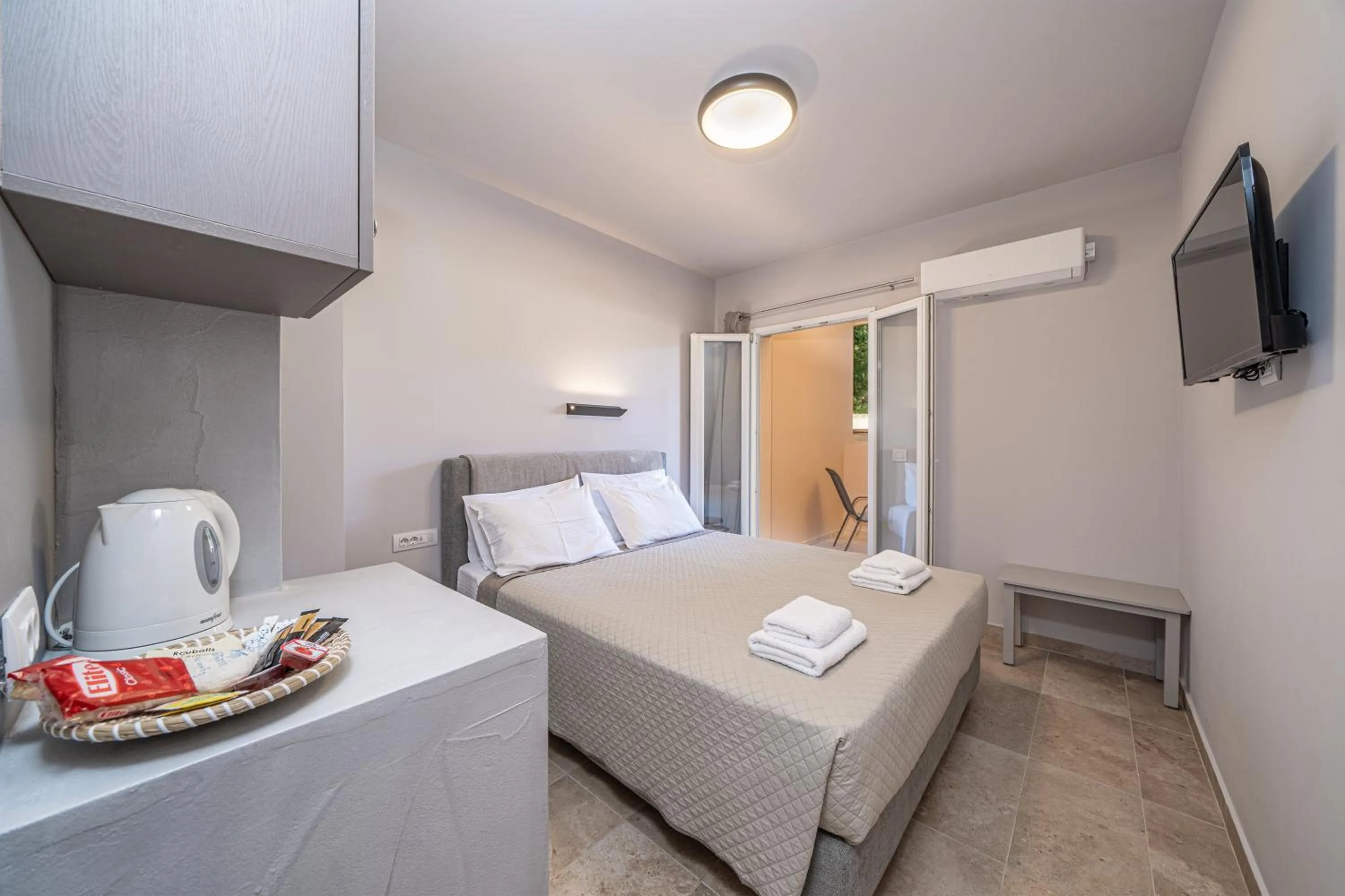 Bed in Egialion Iqia