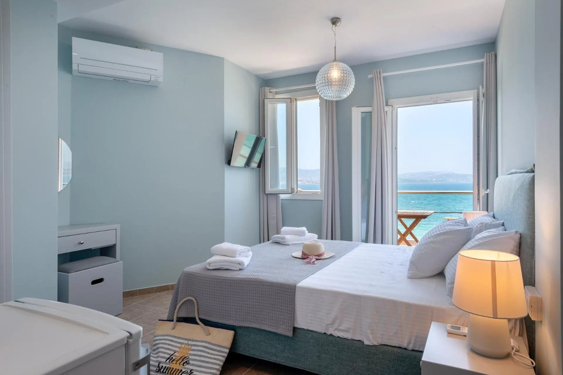Photo of the whole room, Bed in Egialion Iqia