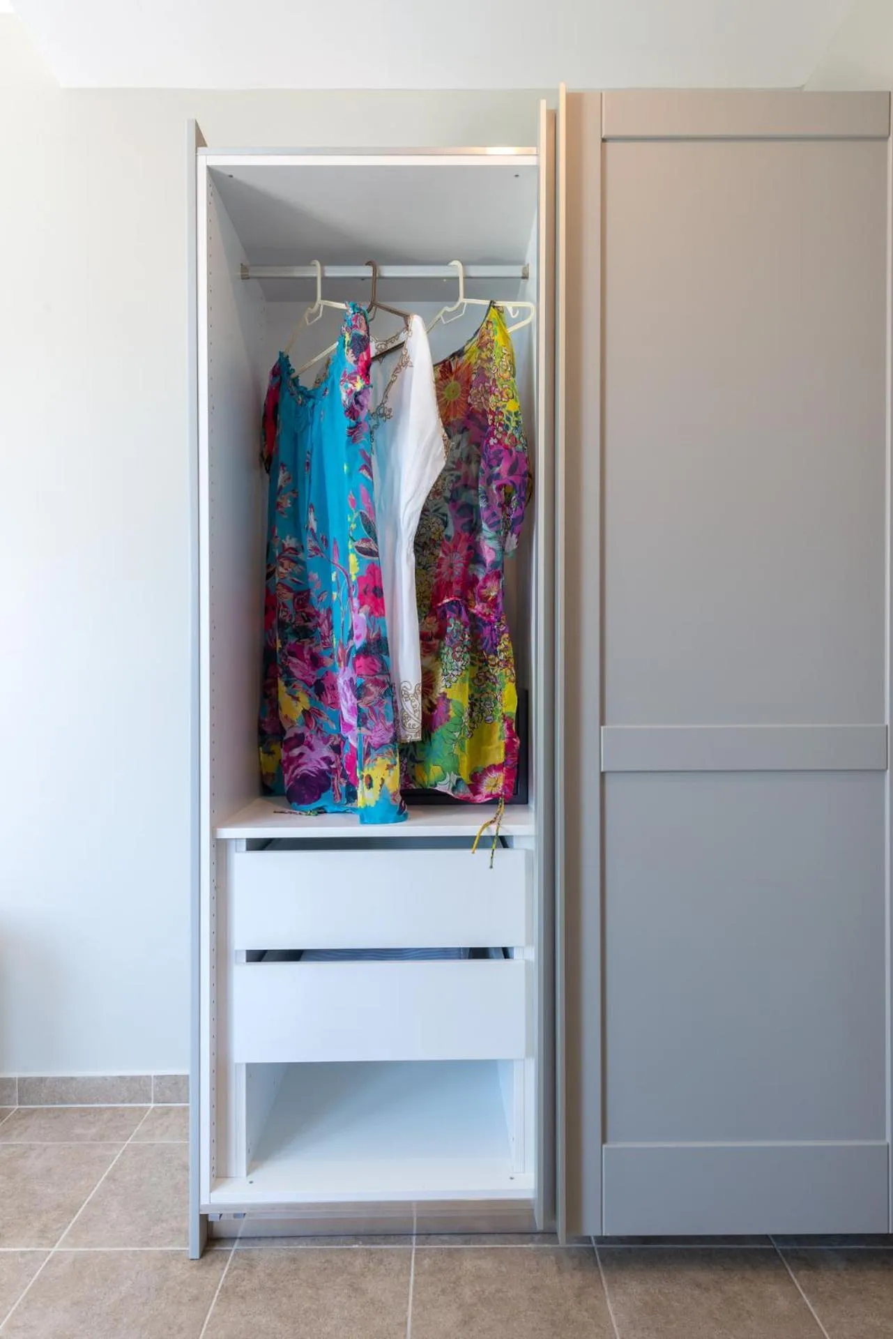 wardrobe in Egialion Iqia