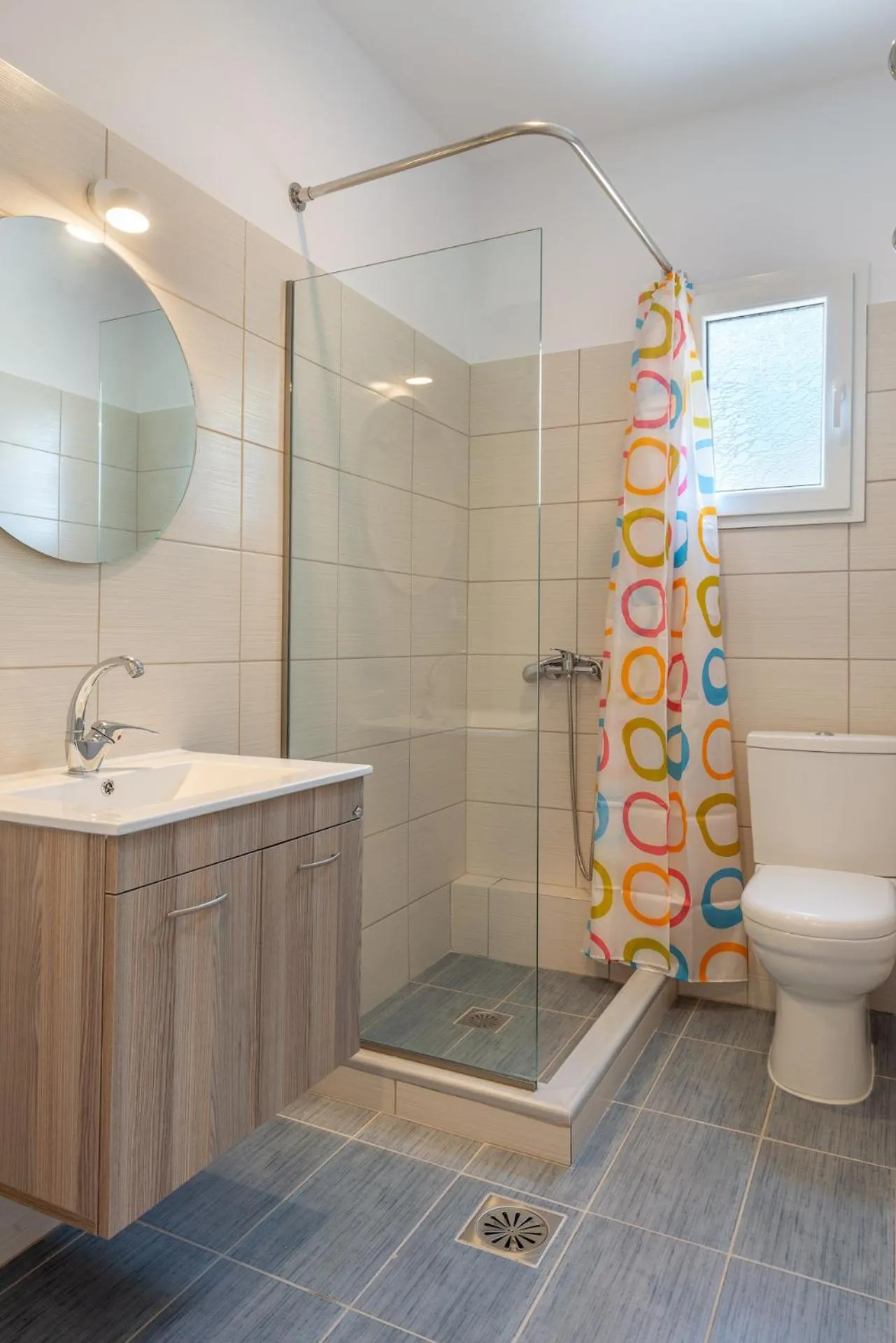 Shower in Egialion Iqia