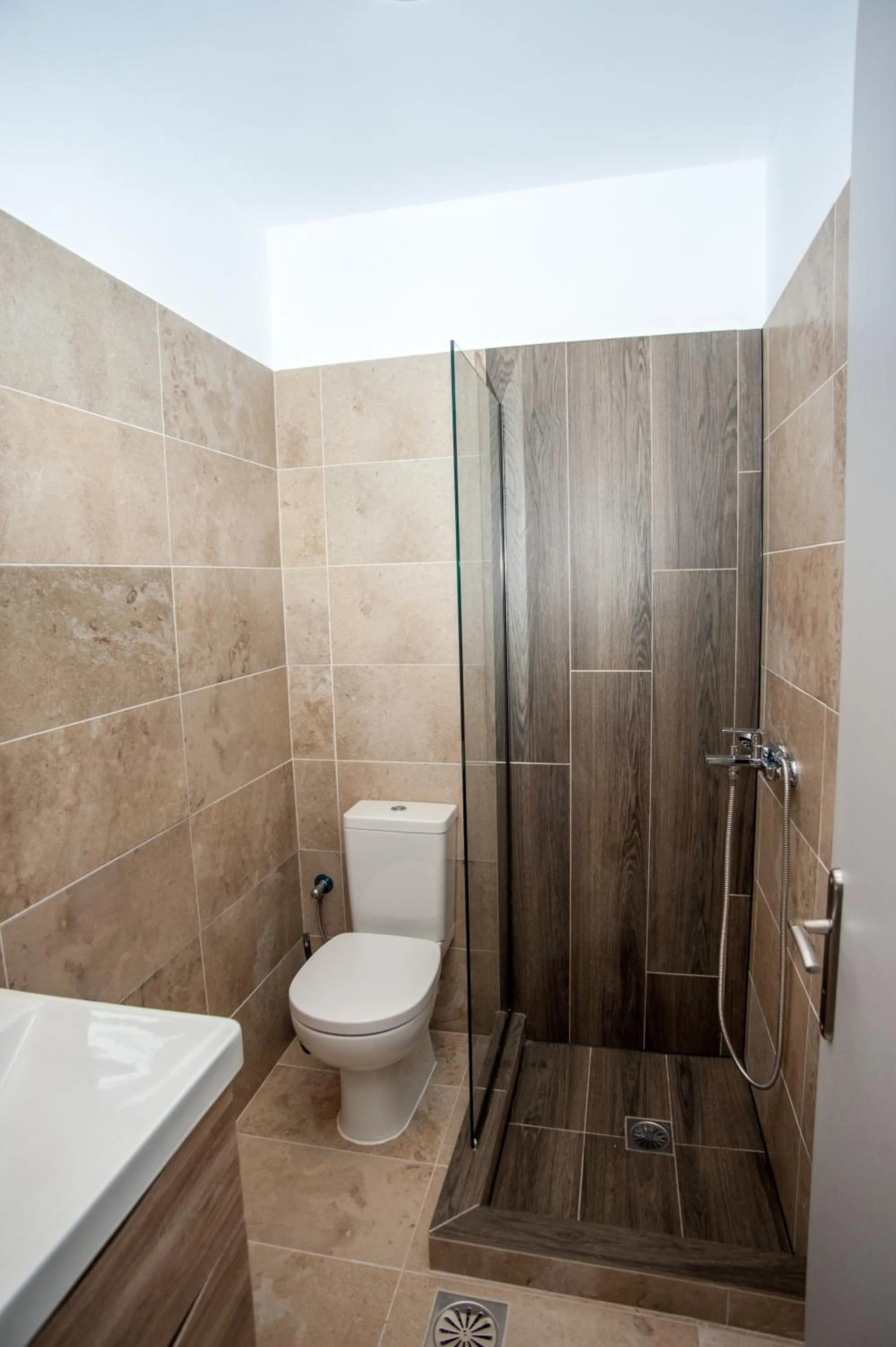 Shower in Egialion Iqia