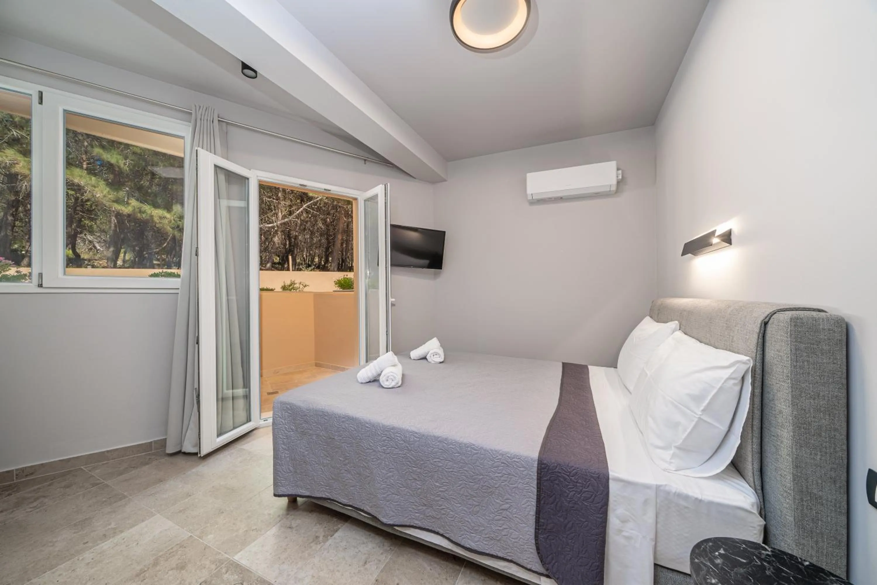 Bed in Egialion Iqia