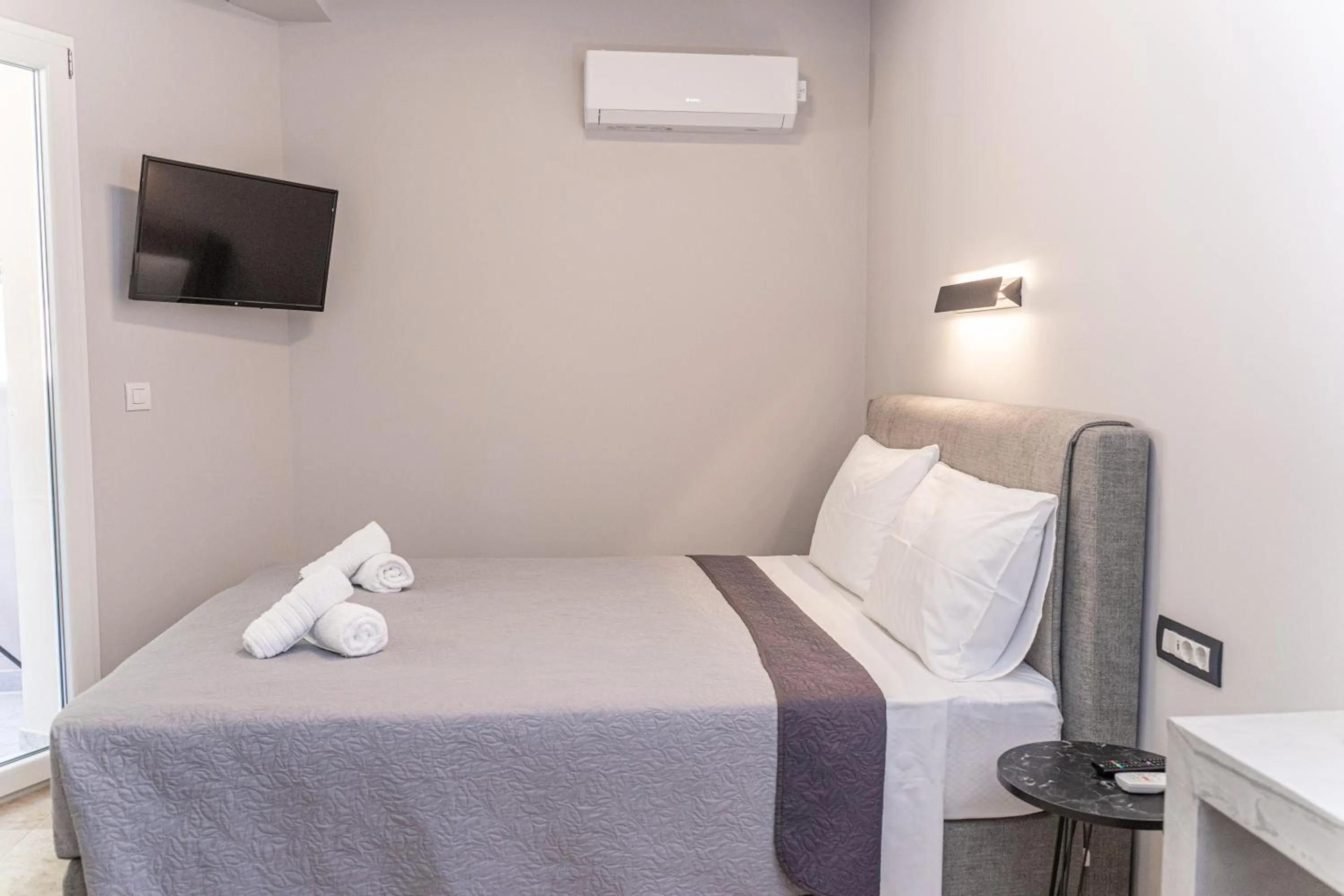 Bed in Egialion Iqia
