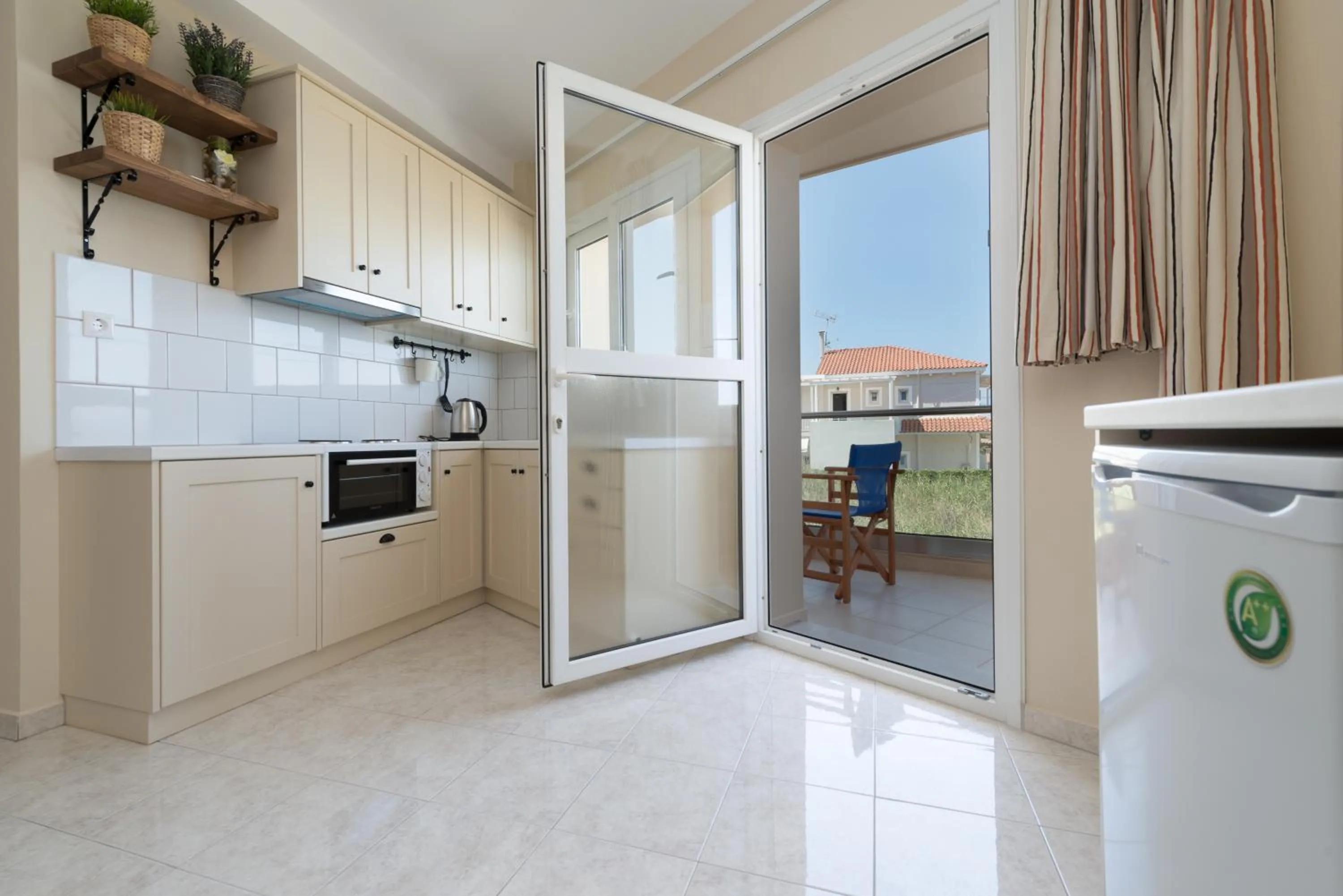 Kitchen or kitchenette in Egialion Iqia