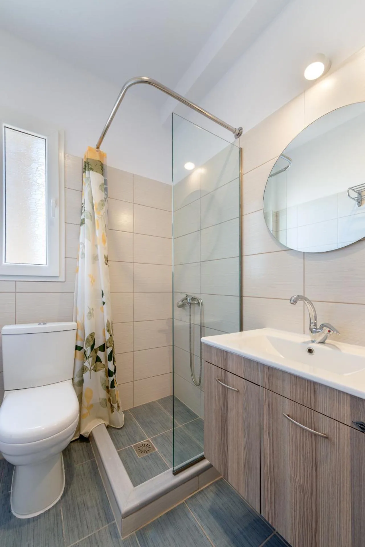 Shower in Egialion Iqia