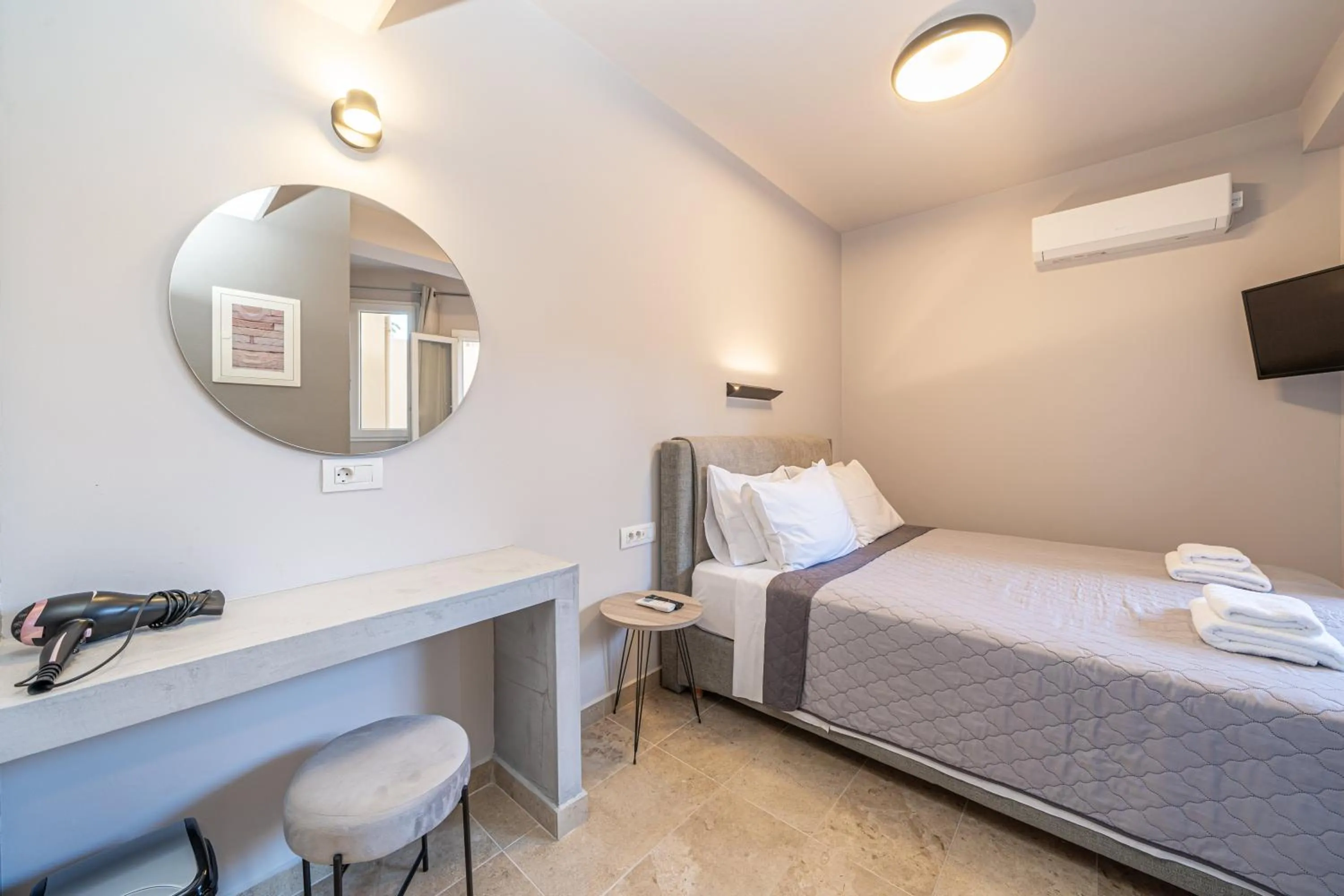 Bed in Egialion Iqia