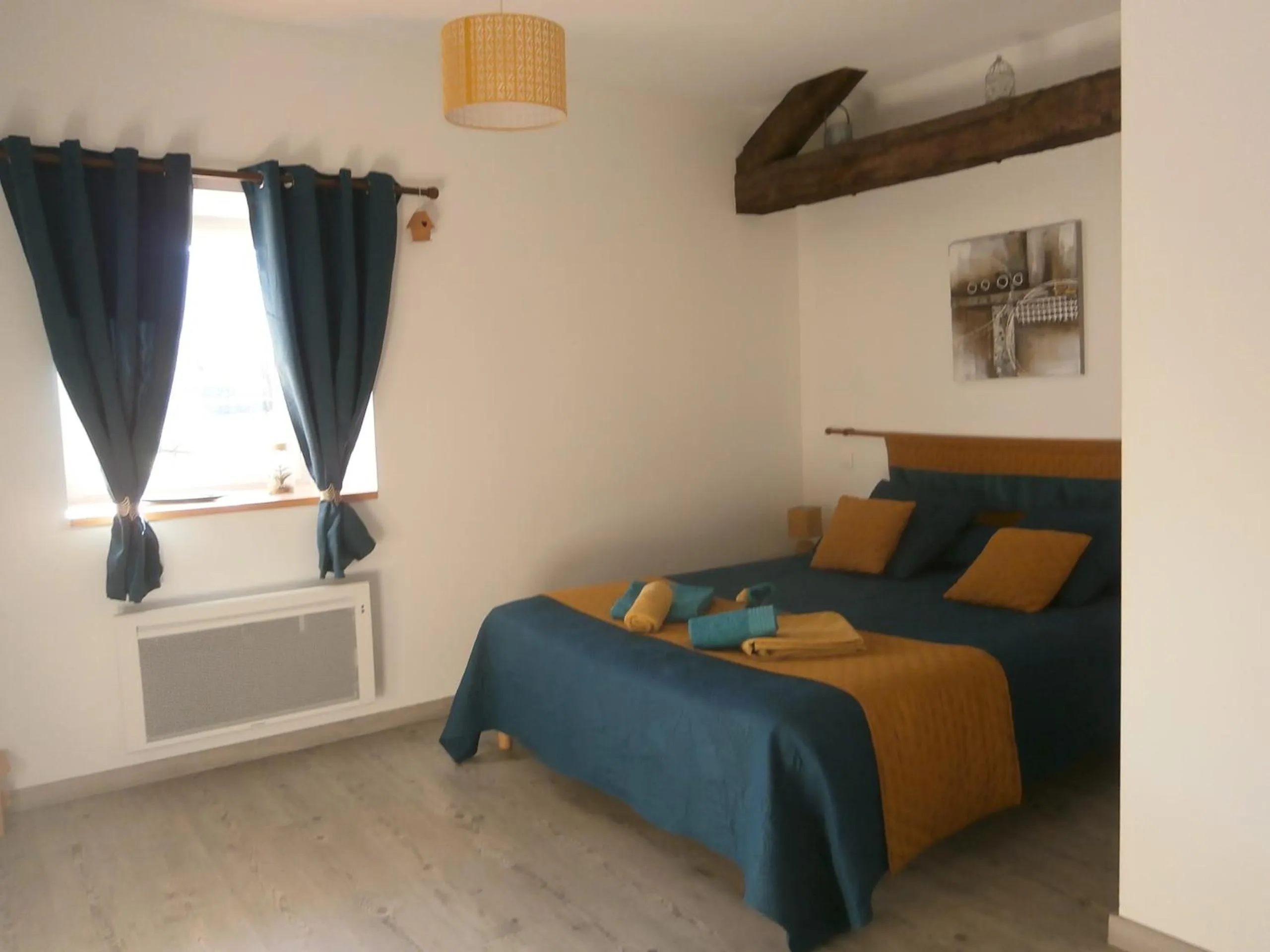 Photo of the whole room, Bed in la chomiarde