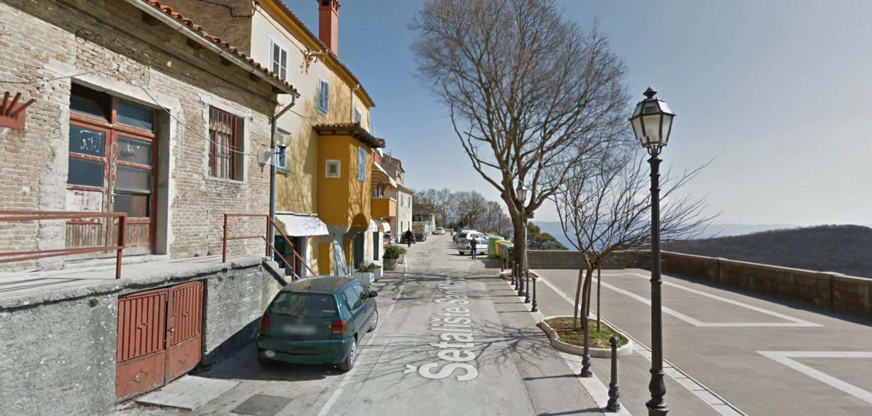 Parking in Mirakul Residence in a cute historic town