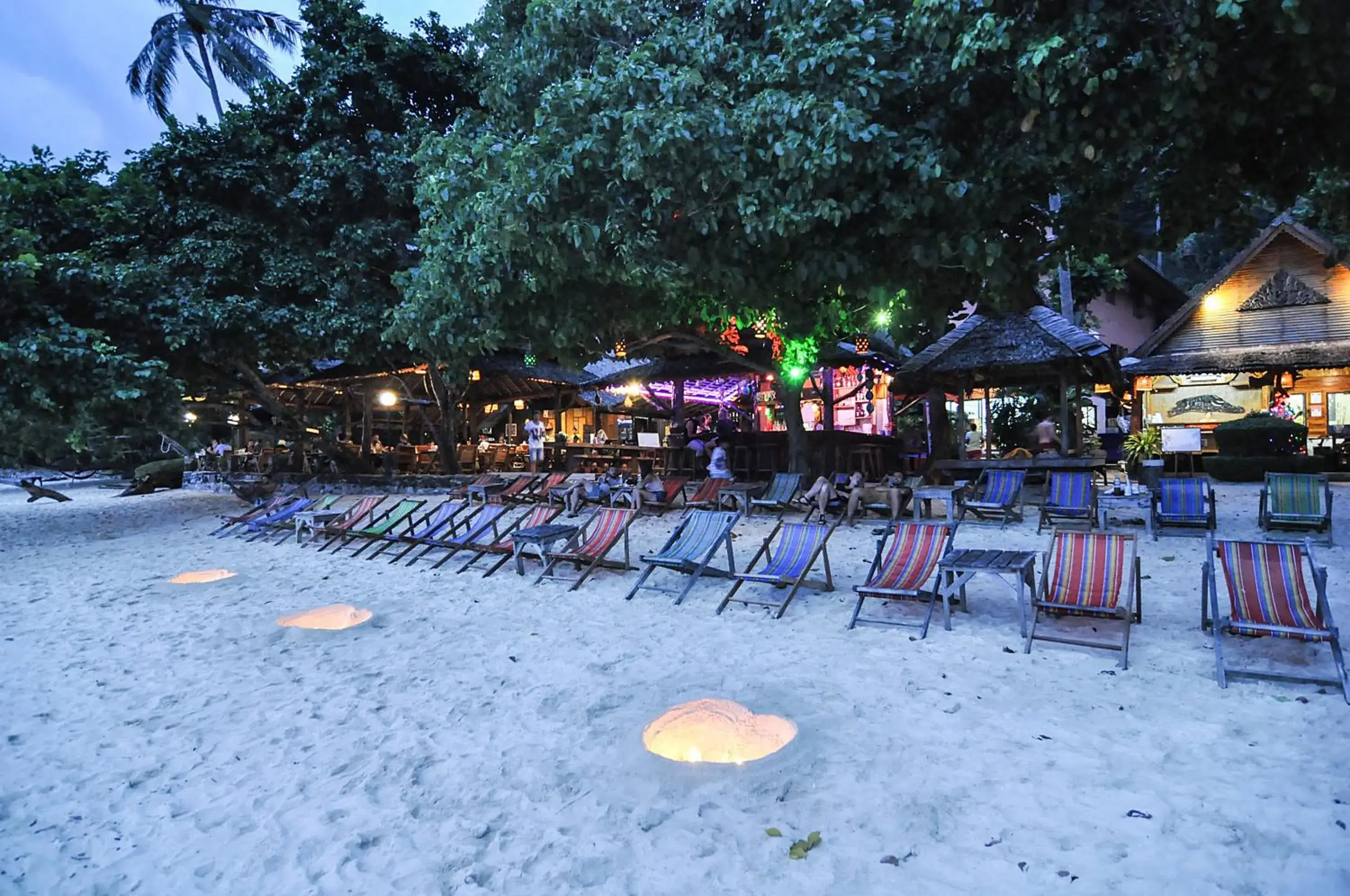 Restaurant/places to eat in Phi Phi Relax Beach Resort Restaurant/places to eat in Phi Phi Relax Beach Resort
