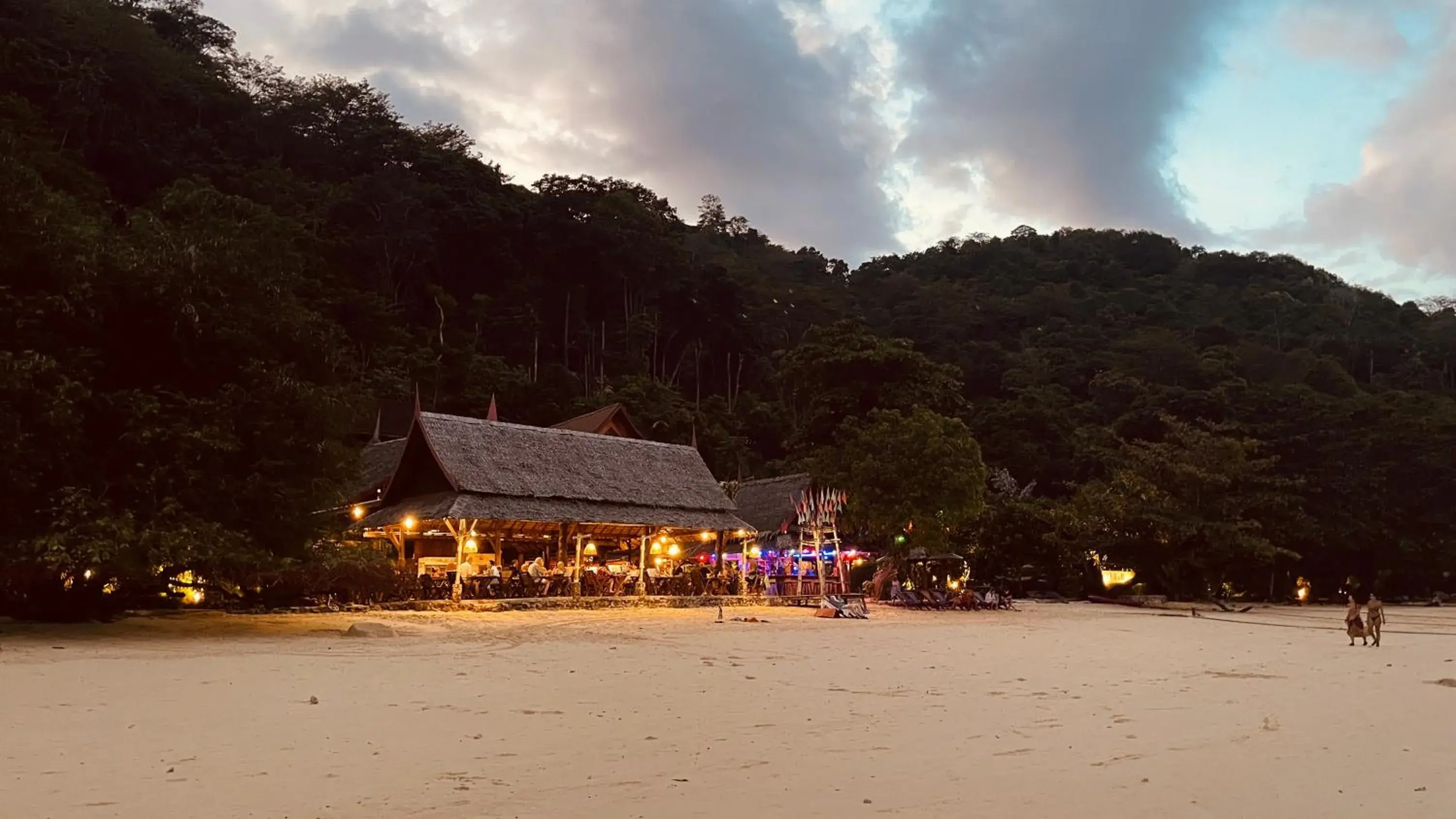 Restaurant/places to eat in Phi Phi Relax Beach Resort Restaurant/places to eat in Phi Phi Relax Beach Resort