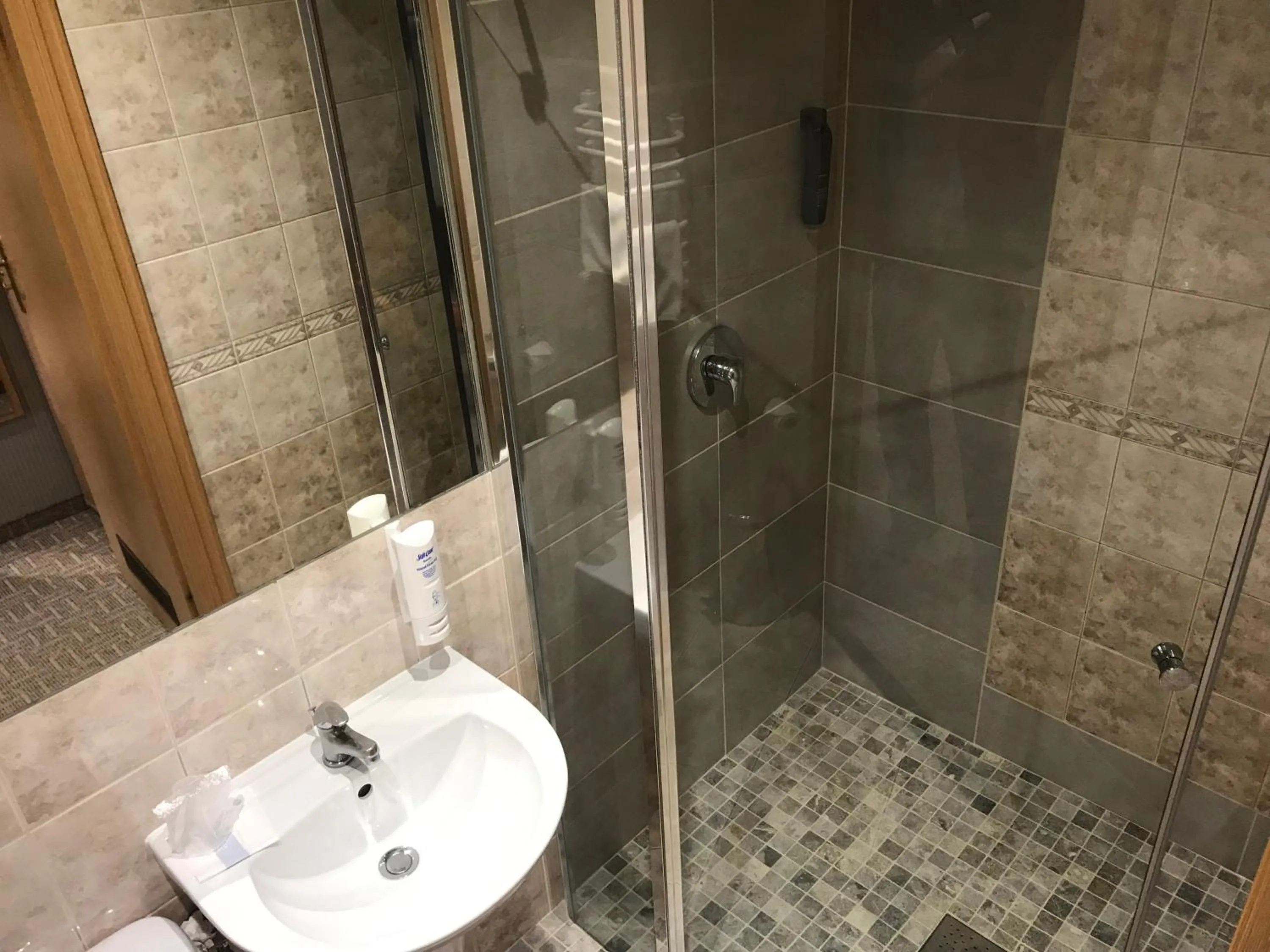 Shower in Hotel Dunajec