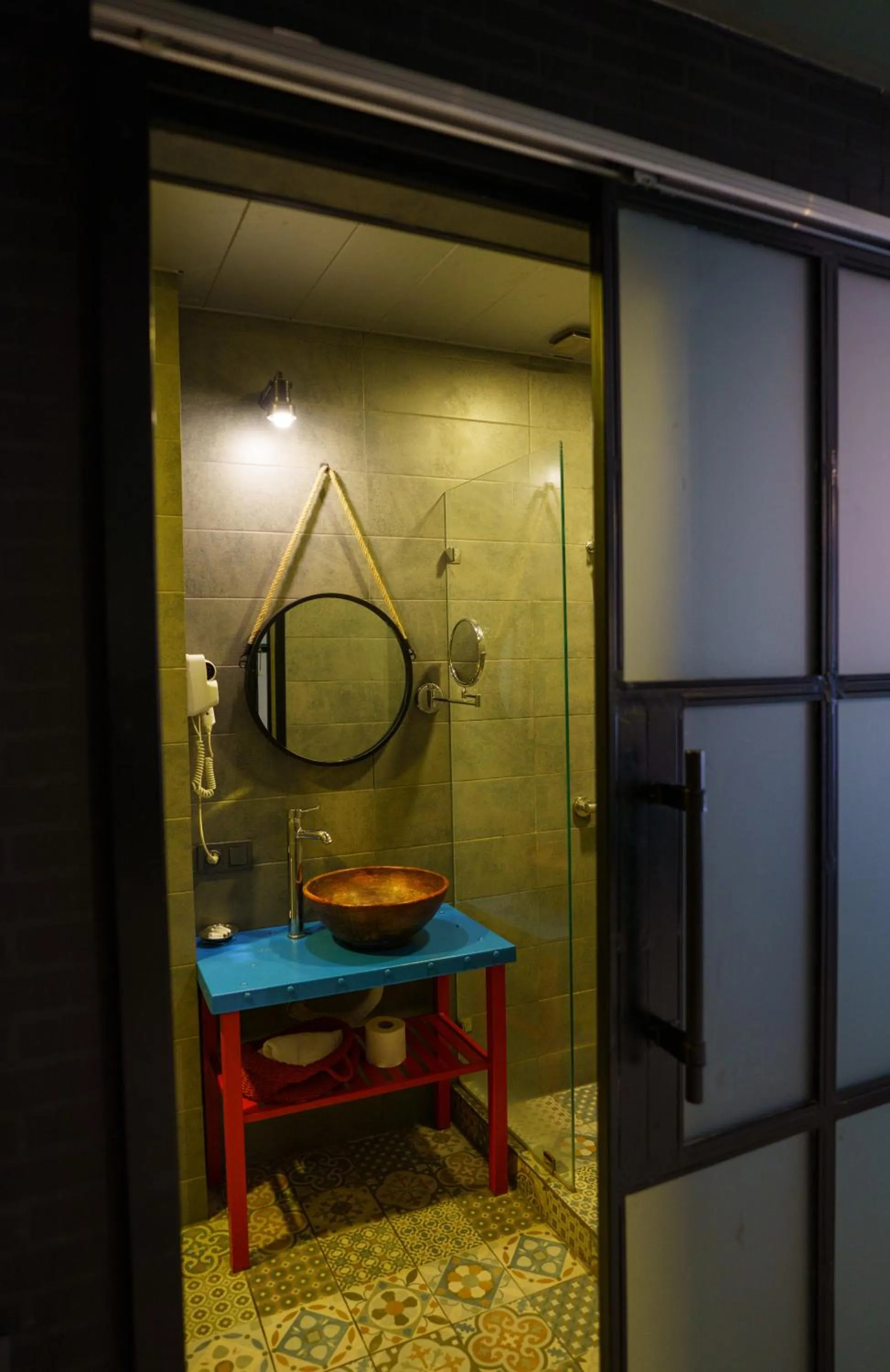 Shower in Boulevardside