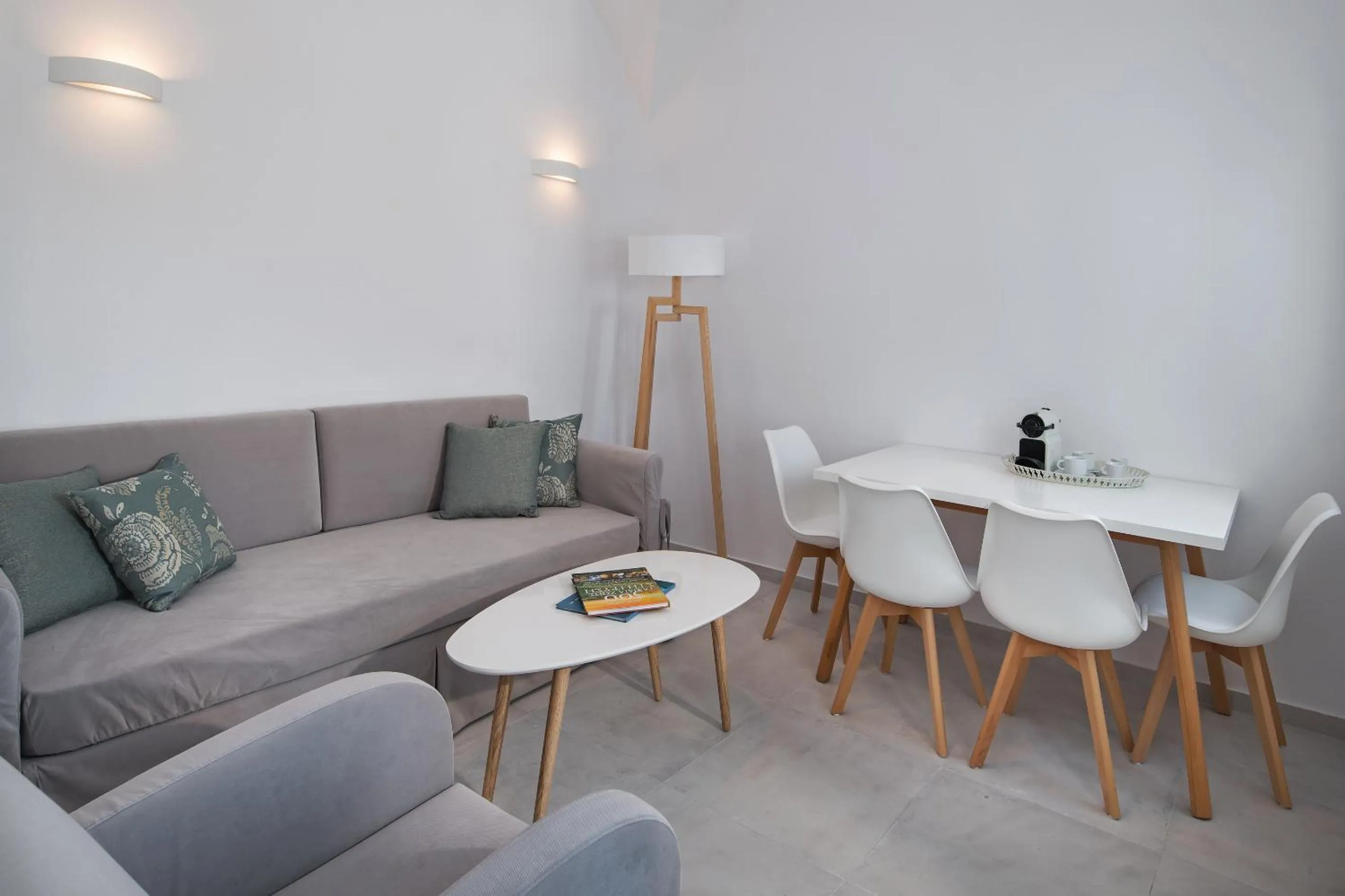 Coffee/tea facilities in Altemar Suites